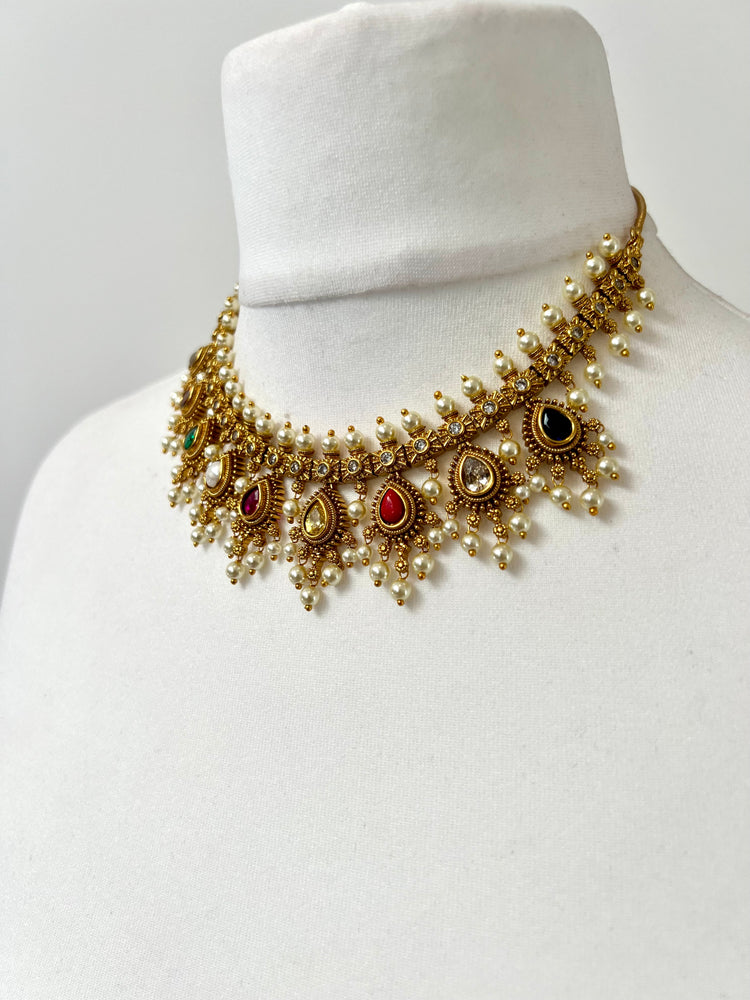 Mid/short necklaces