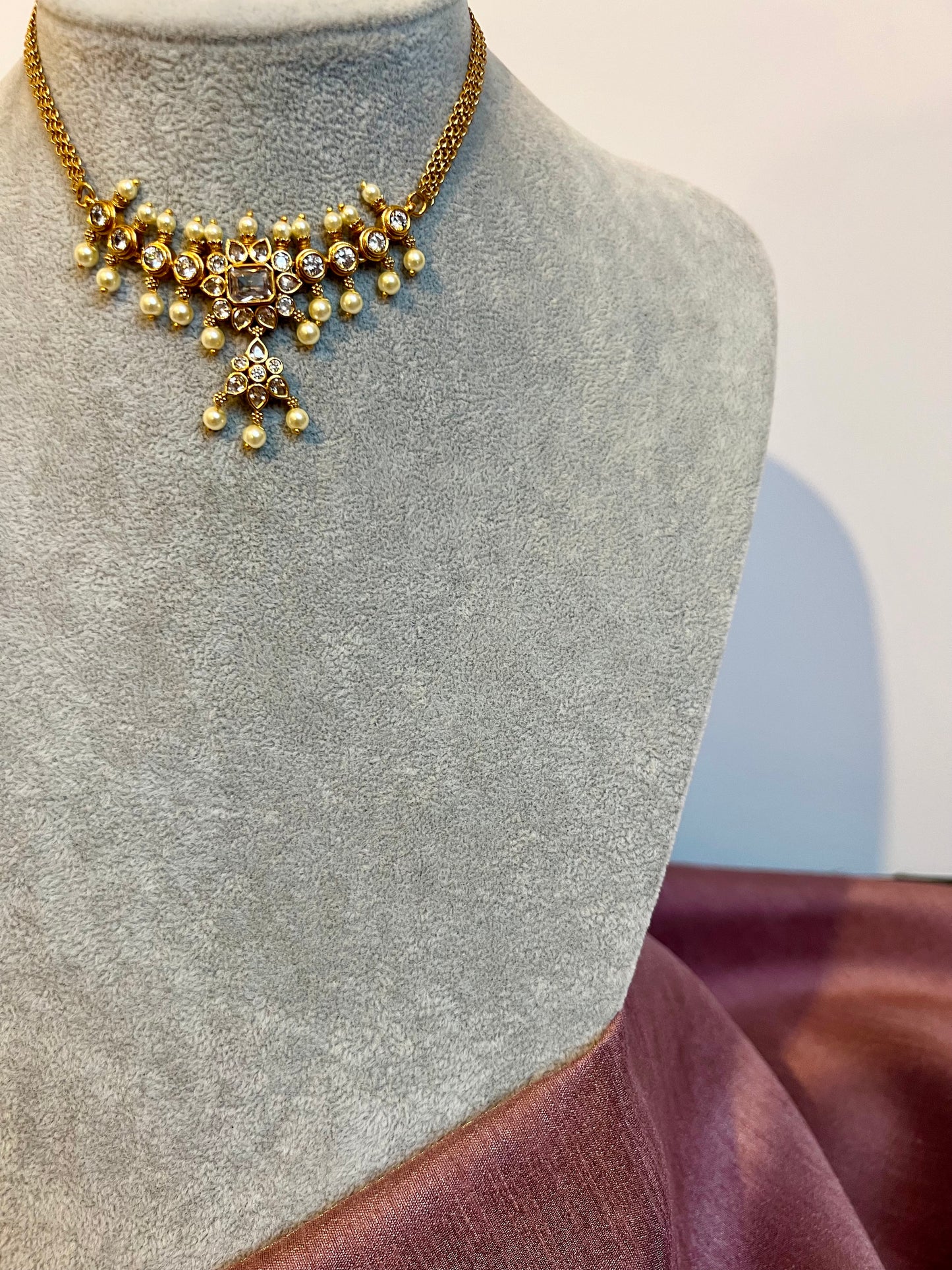 THULASIGA - Small golden choker with matching small stud earrings N3189