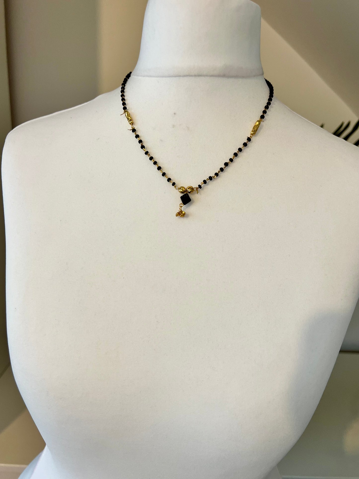 DHARA - Simple black beads and golden ball short chain N3223