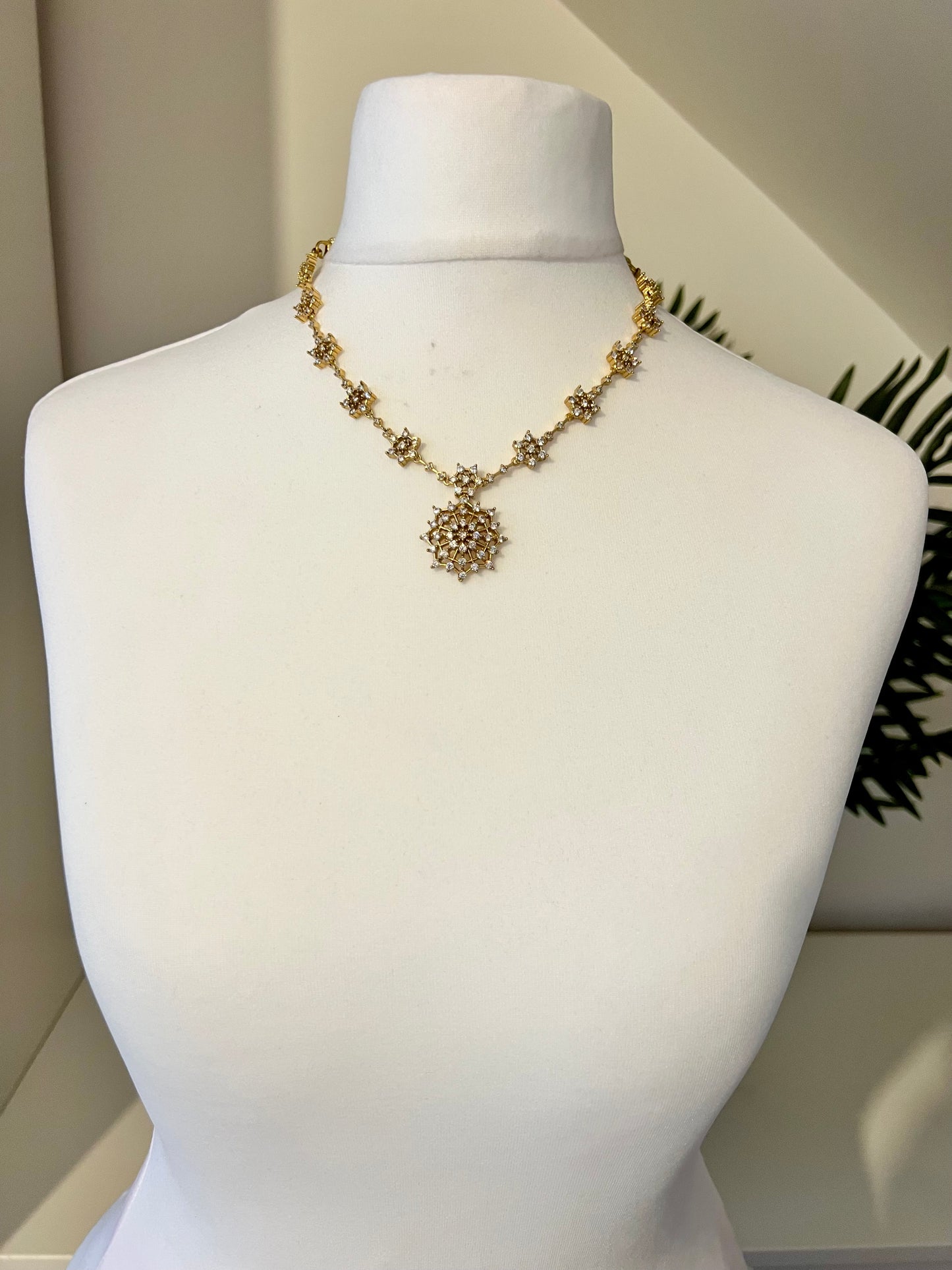 SANSA - Simple gold white stoned necklace with earrings N3246