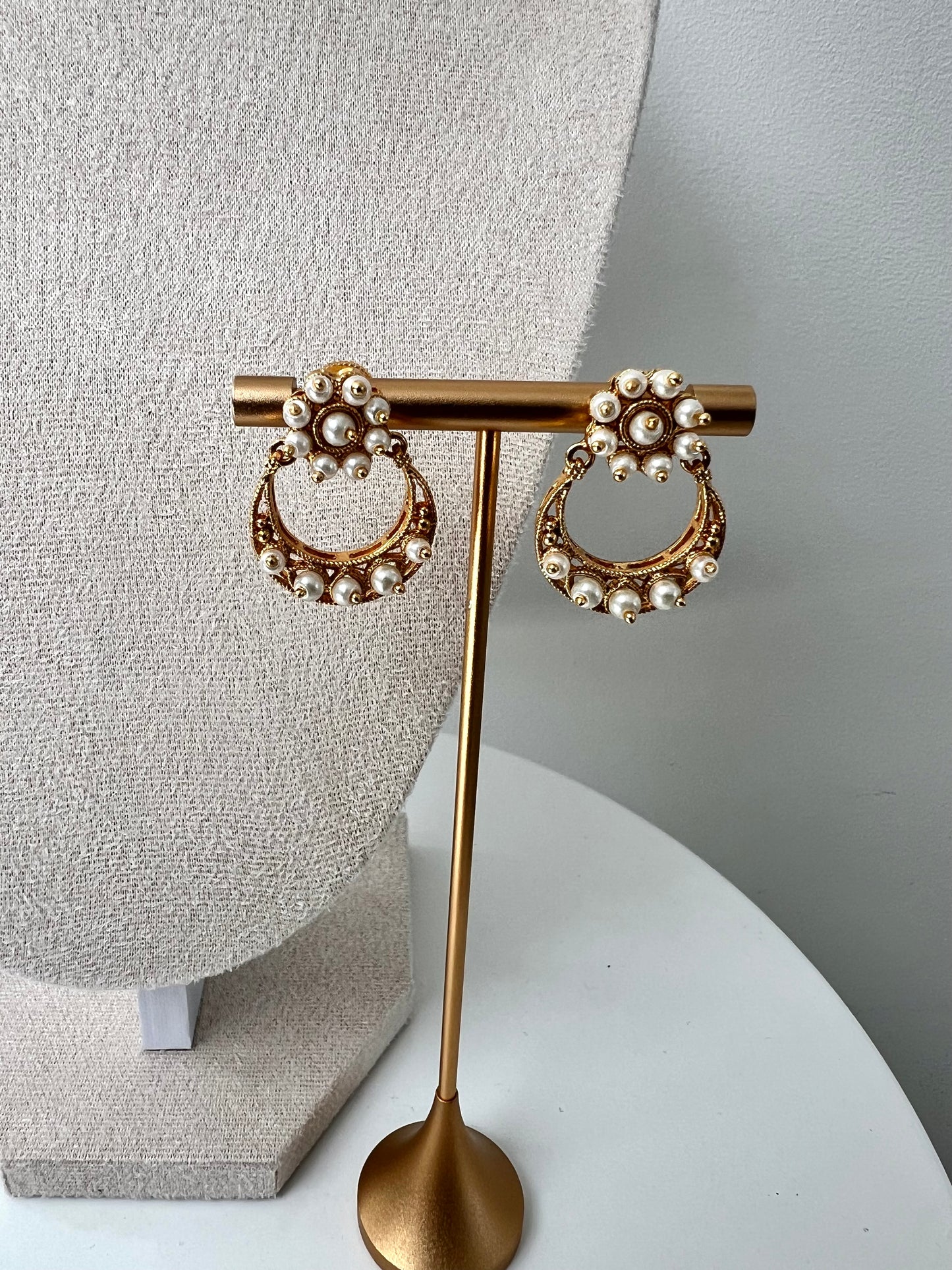 HINA - Simple three layer pearl choker with matching flat earrings N3360