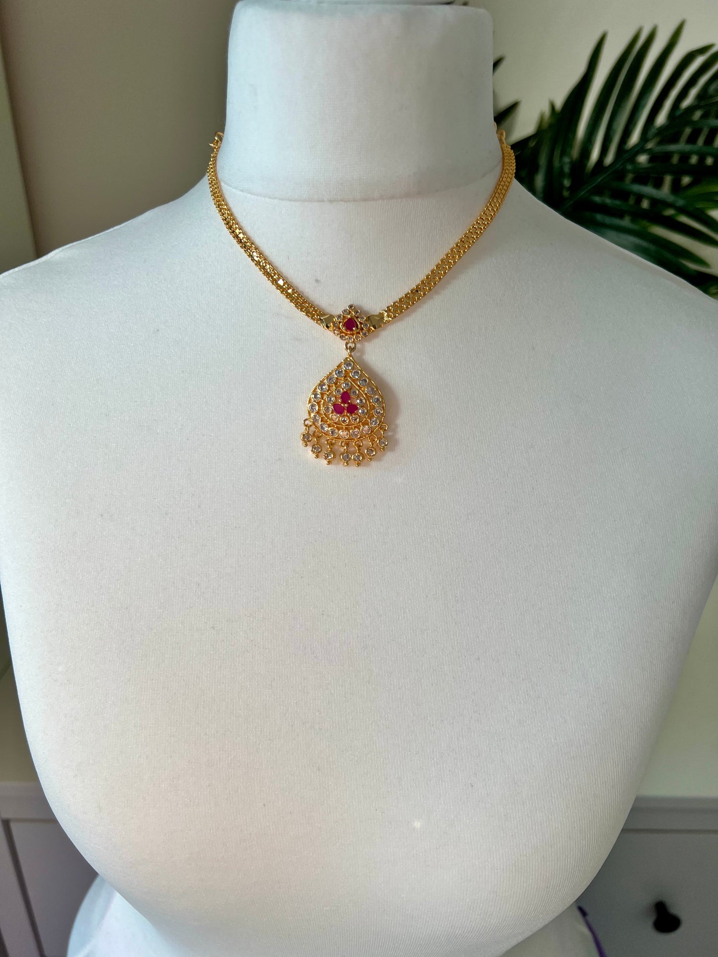 THILAGA - Short ruby white stoned attigai necklace N3146