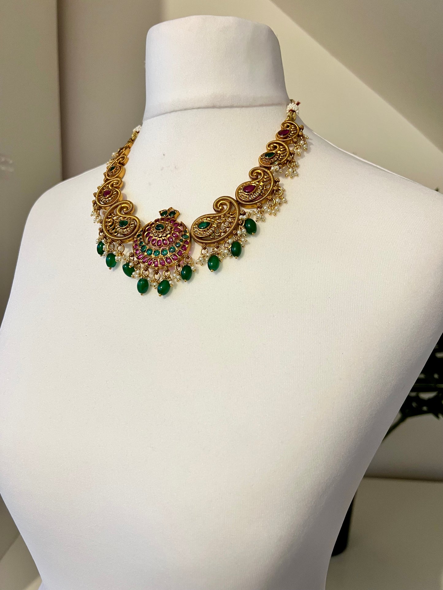 VITHUSHA - Antique style golden rubygreen necklace with small pearls and jhumkas N3248