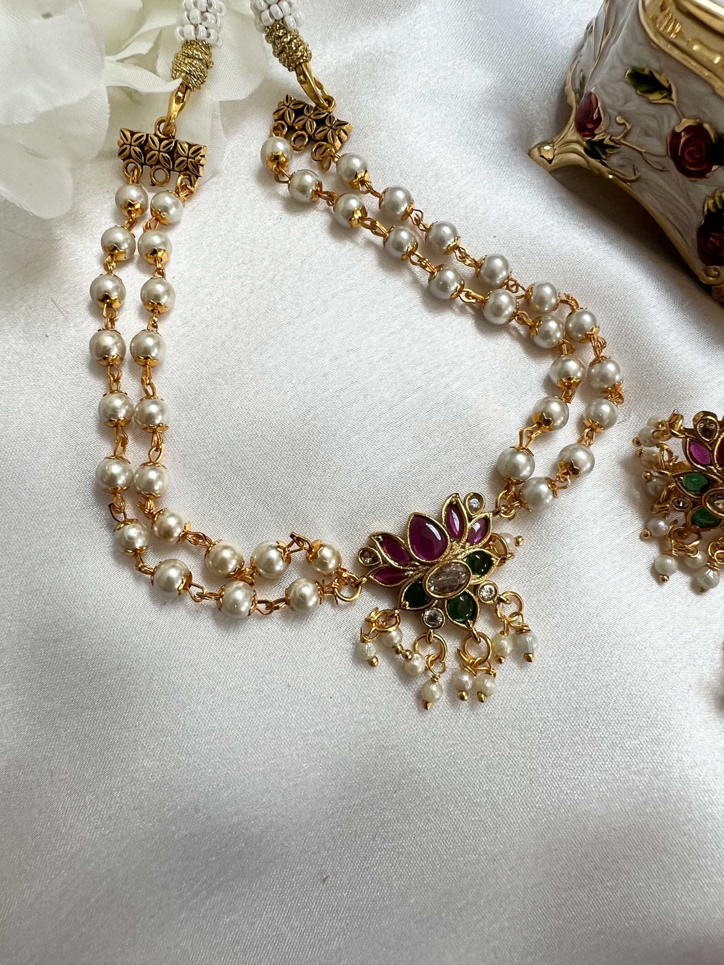 KRITI - Lotus rubygreen choker with pearl chain, matching earrings included N3131