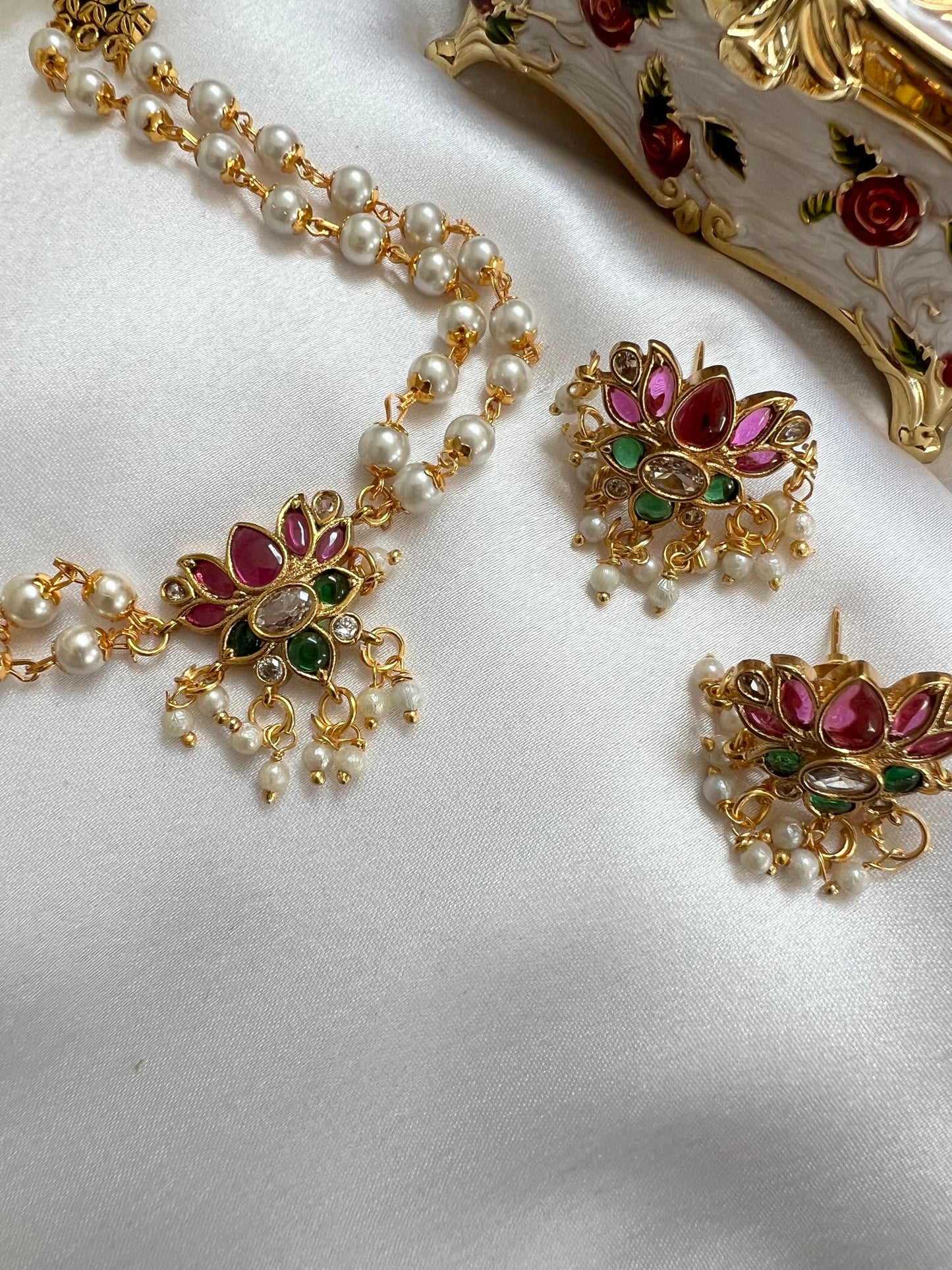 KRITI - Lotus rubygreen choker with pearl chain, matching earrings included N3131