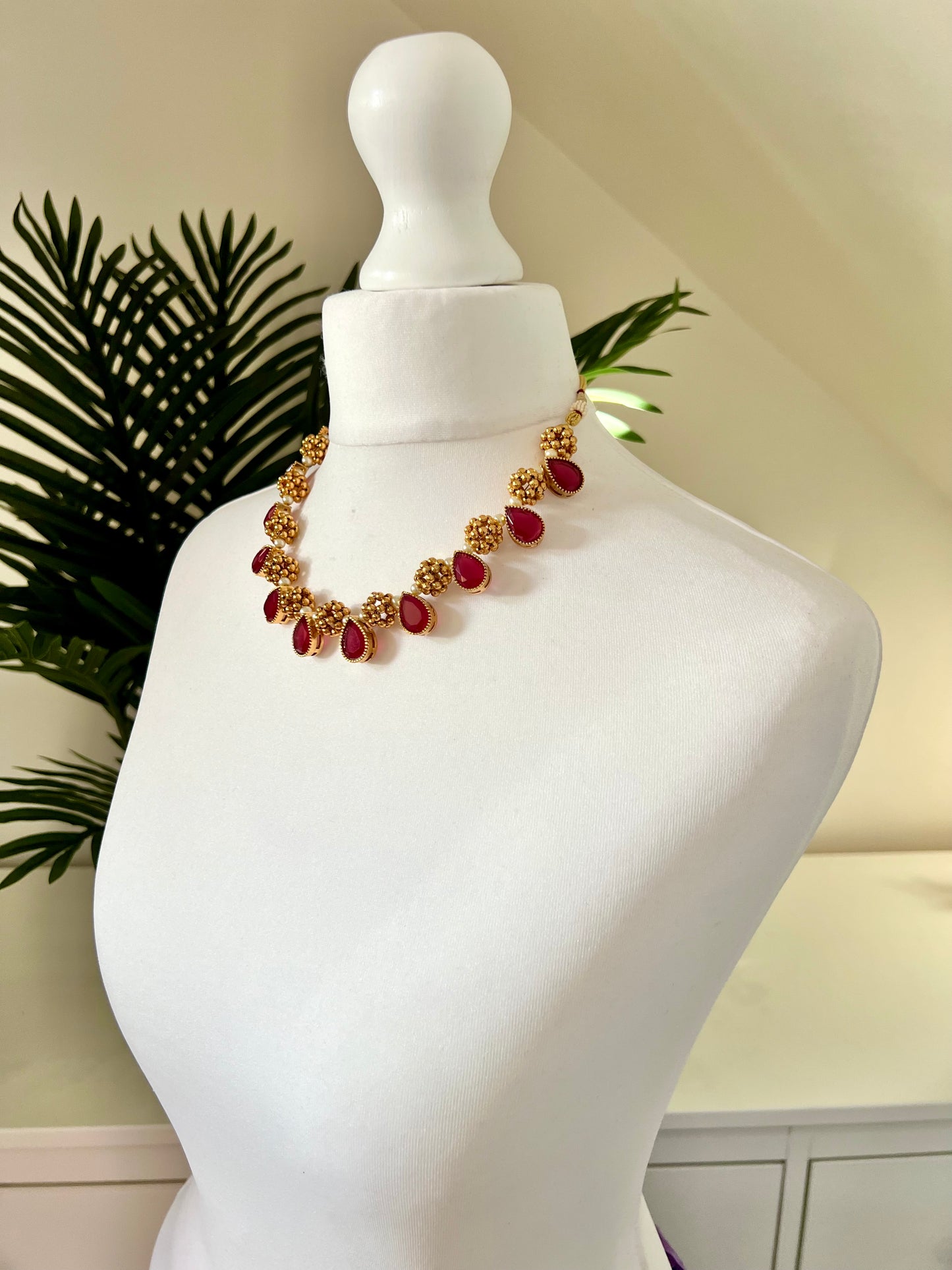 MEENA - Short chain rubygold necklace with matching earrings N3008