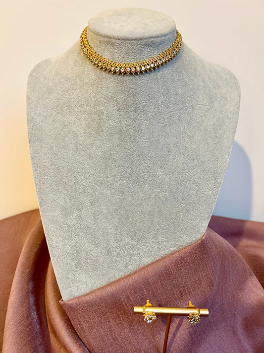 KAANTHI - Simple gold chain with stones and small stud earrings N3247