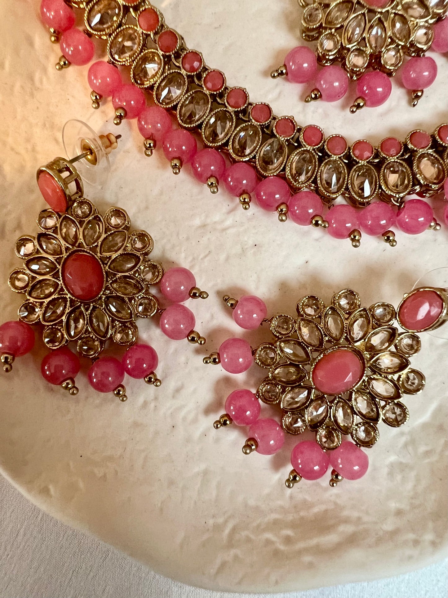 RAKSHITHA - Pink short mehndi plated necklace with matching earrings N3178