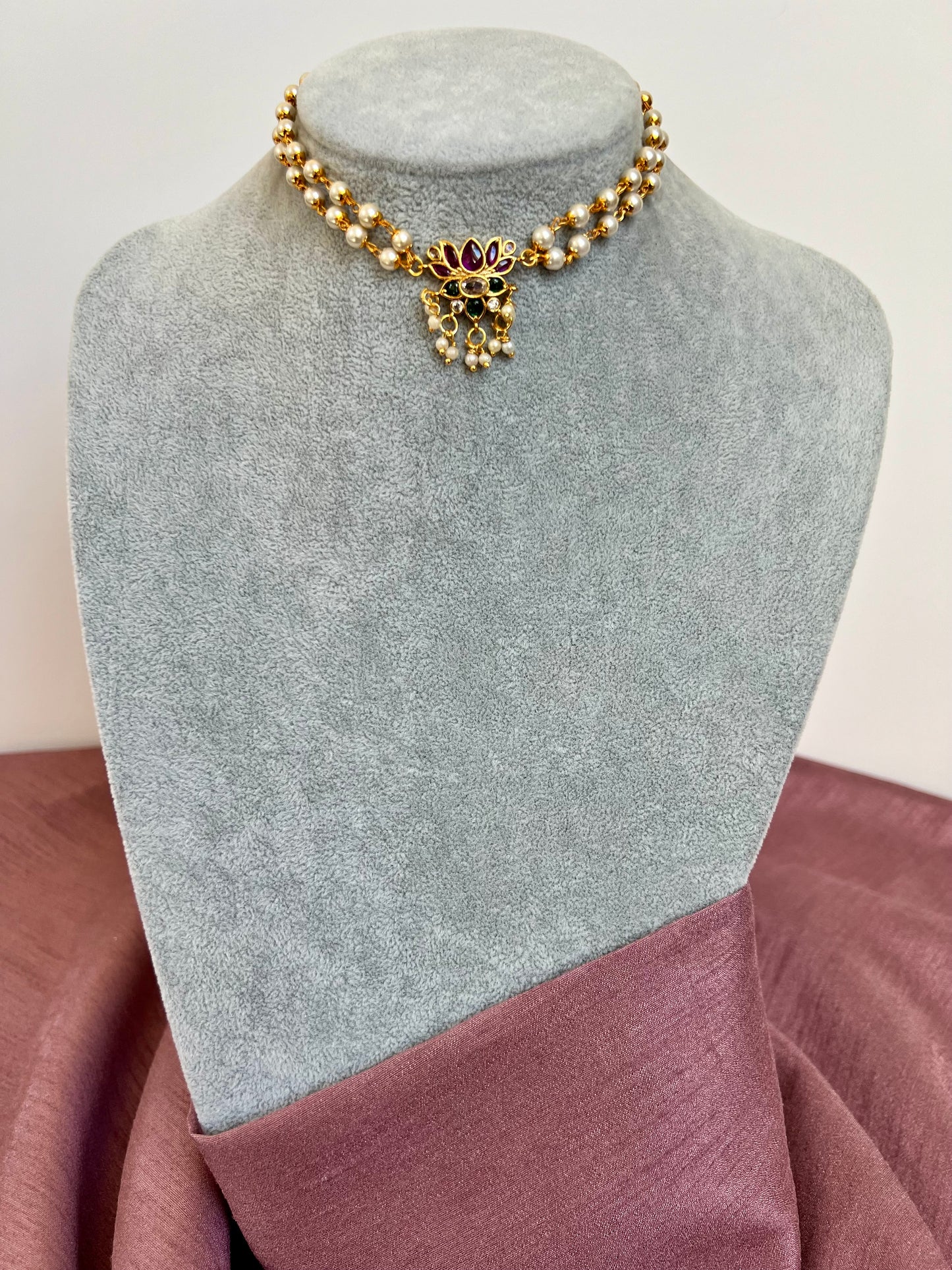 KRITI - Lotus rubygreen choker with pearl chain, matching earrings included N3131