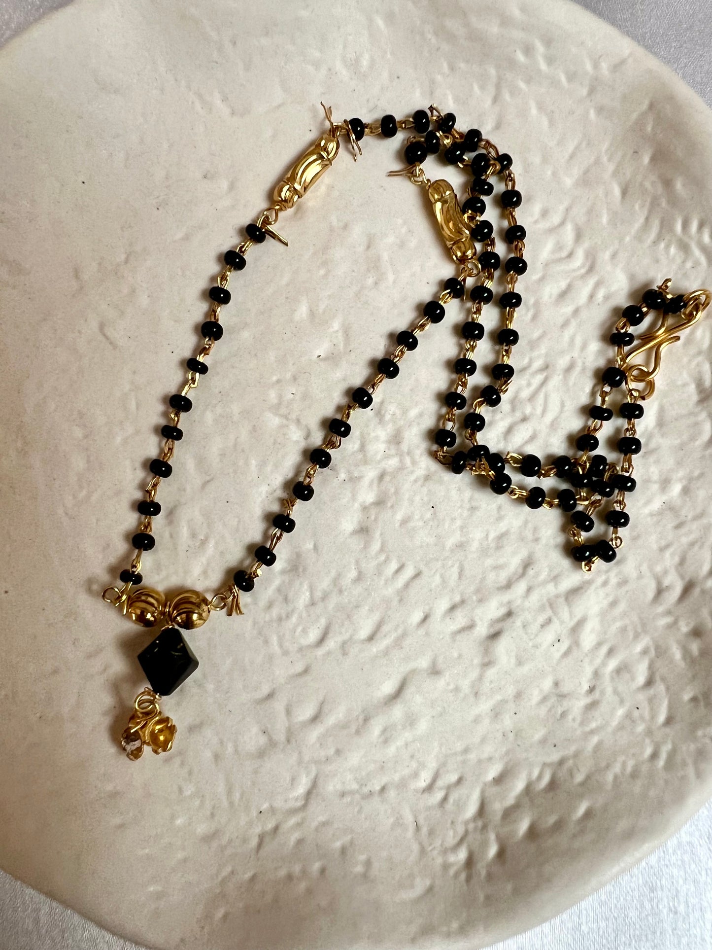 DHARA - Simple black beads and golden ball short chain N3223