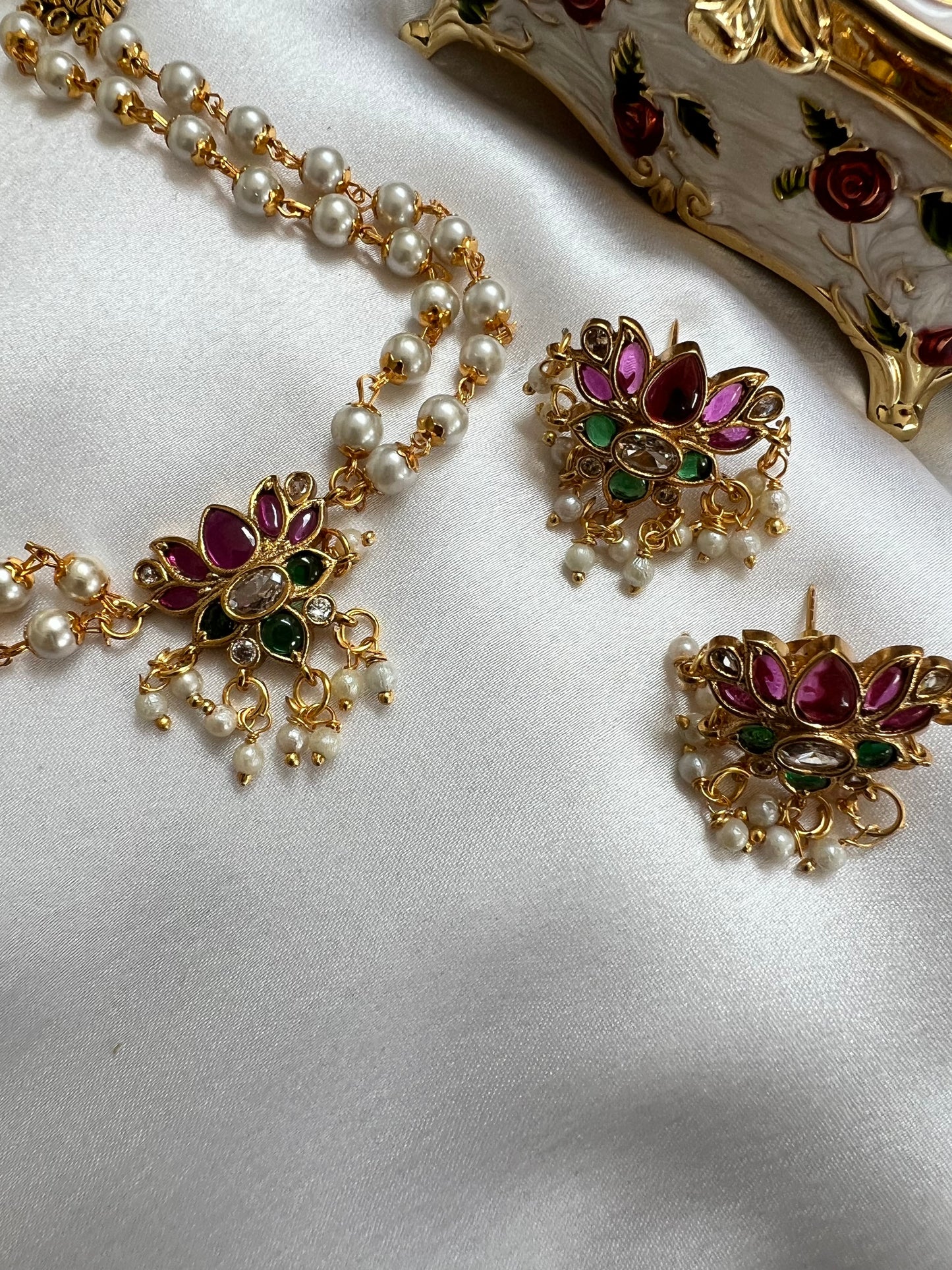 KRITI - Lotus rubygreen choker with pearl chain, matching earrings included N3131