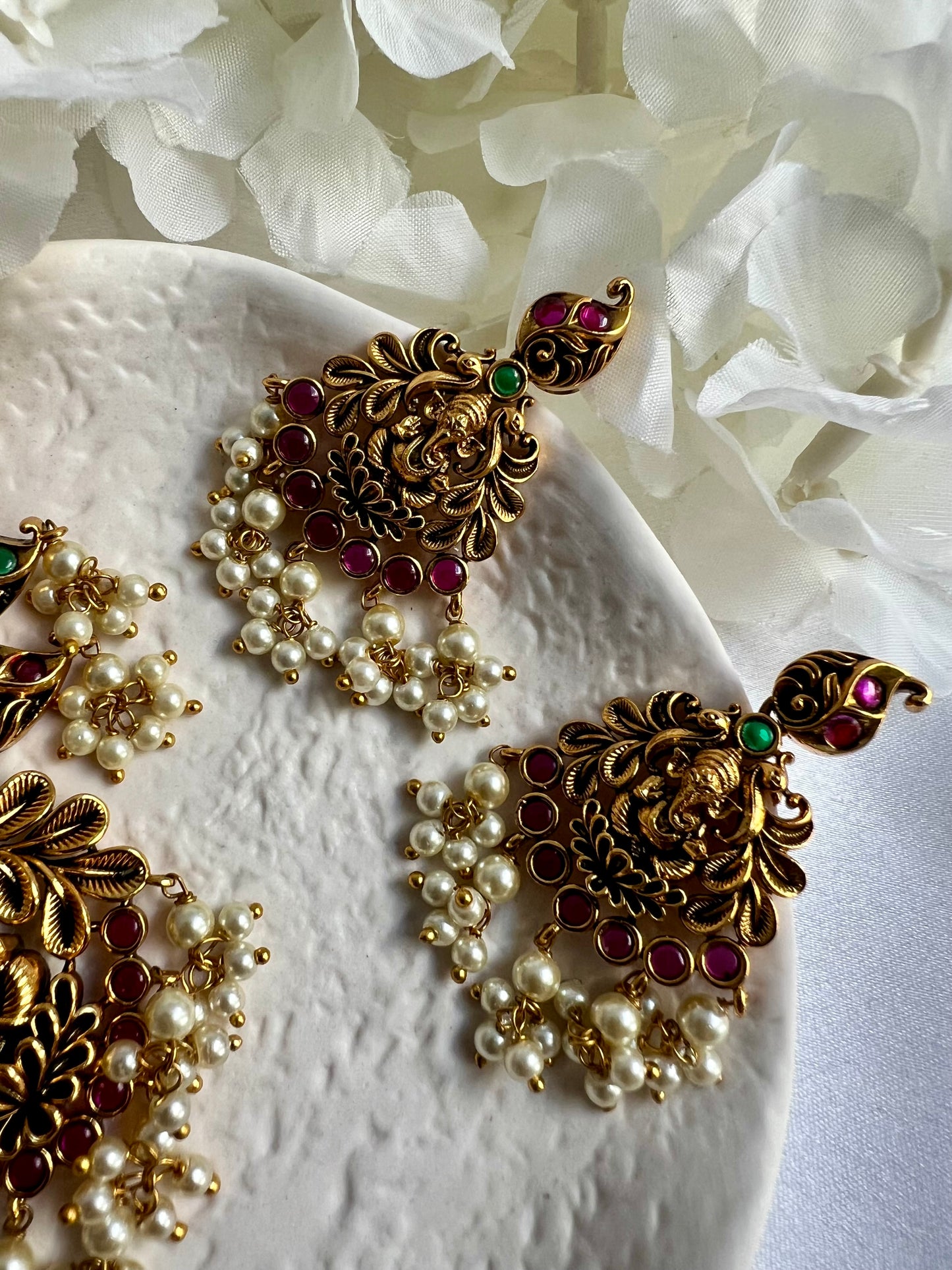 GANESH - Antique temple short matte gold plated necklace with earrings N3028