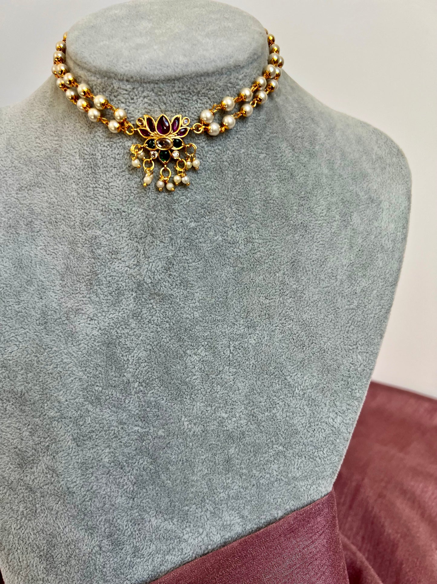 KRITI - Lotus rubygreen choker with pearl chain, matching earrings included N3131