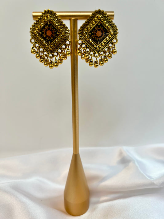 FLat golden earrings with golden balls E3048