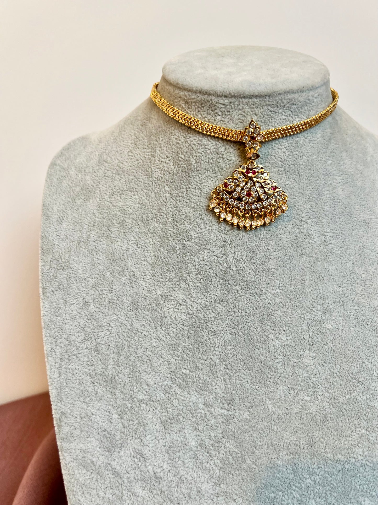 SAUNDRIA - Short impon ruby white stoned necklace N3214