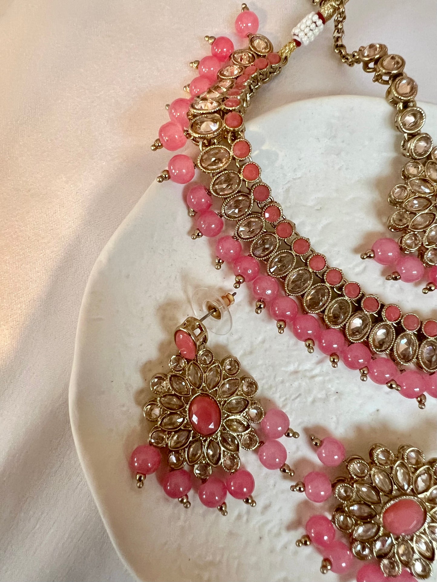 RAKSHITHA - Pink short mehndi plated necklace with matching earrings N3178