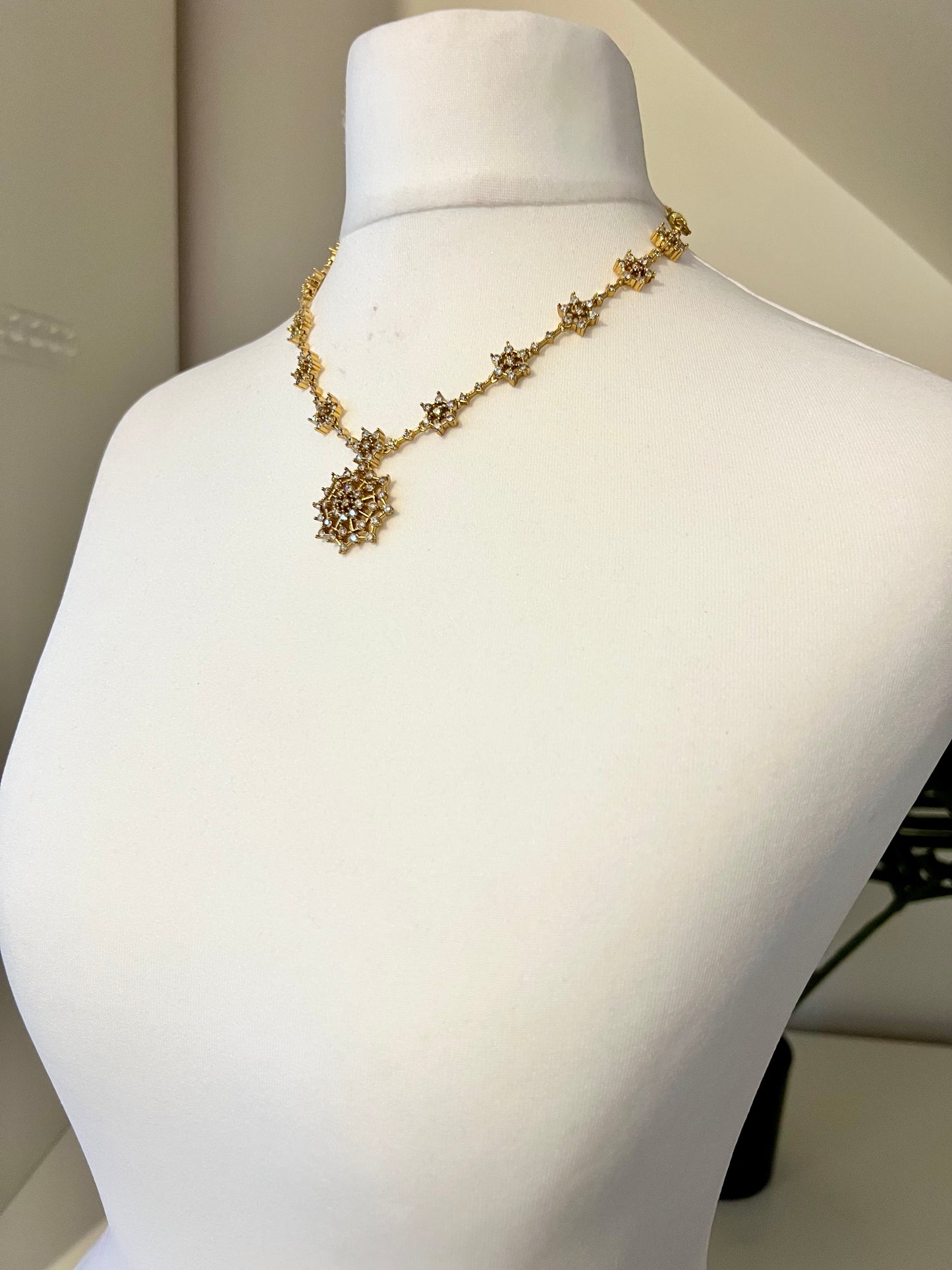 SANSA - Simple gold white stoned necklace with earrings N3246