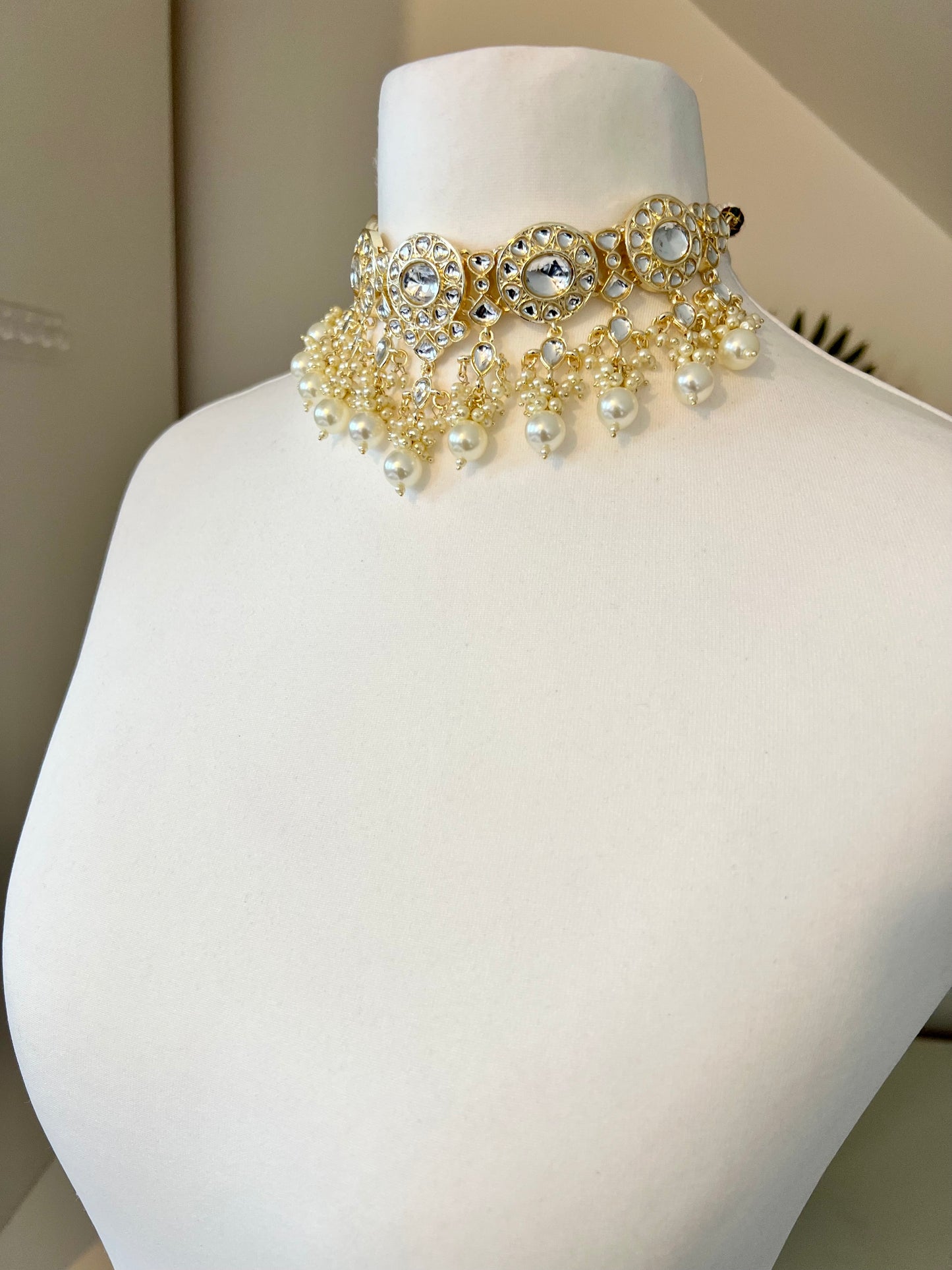 JASVIE - White kundan stoned pearl necklace in white gold N3198