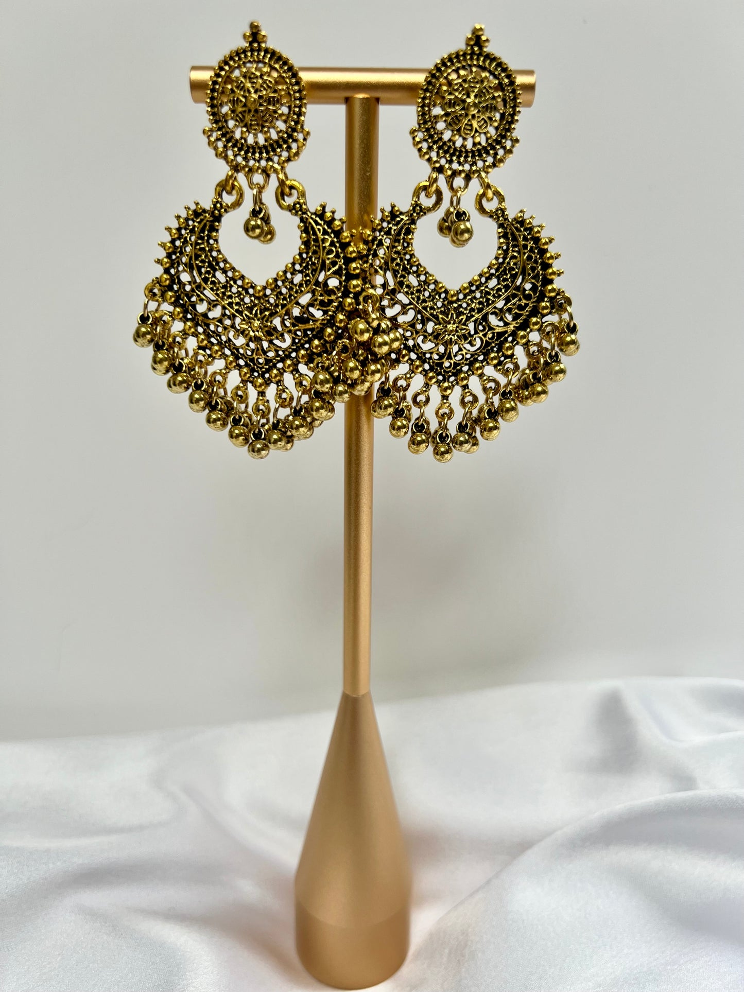 Antique gold large flat earrings with golden balls E3066