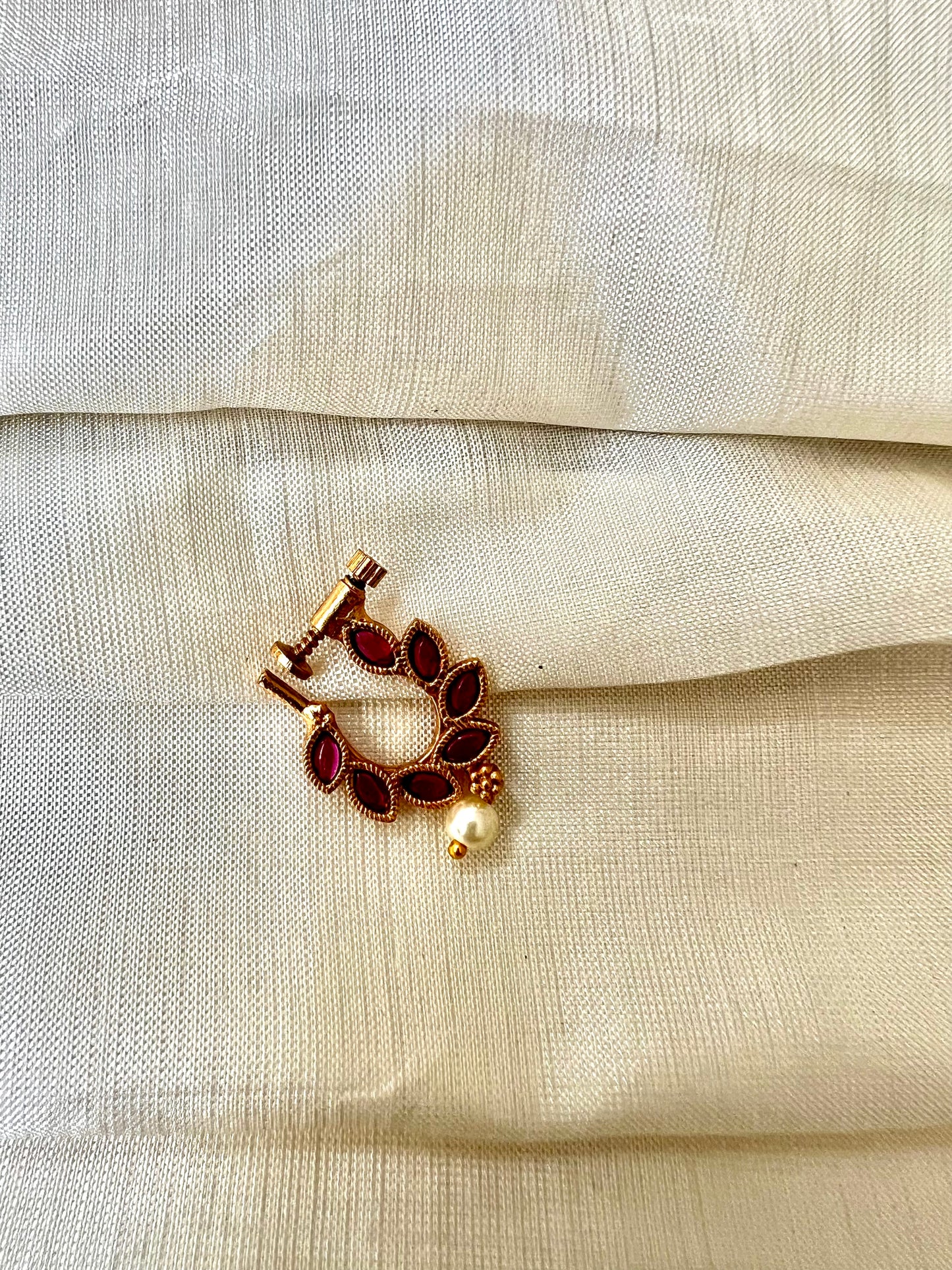 Antique oval shaped gold plated ruby nosering NR3005