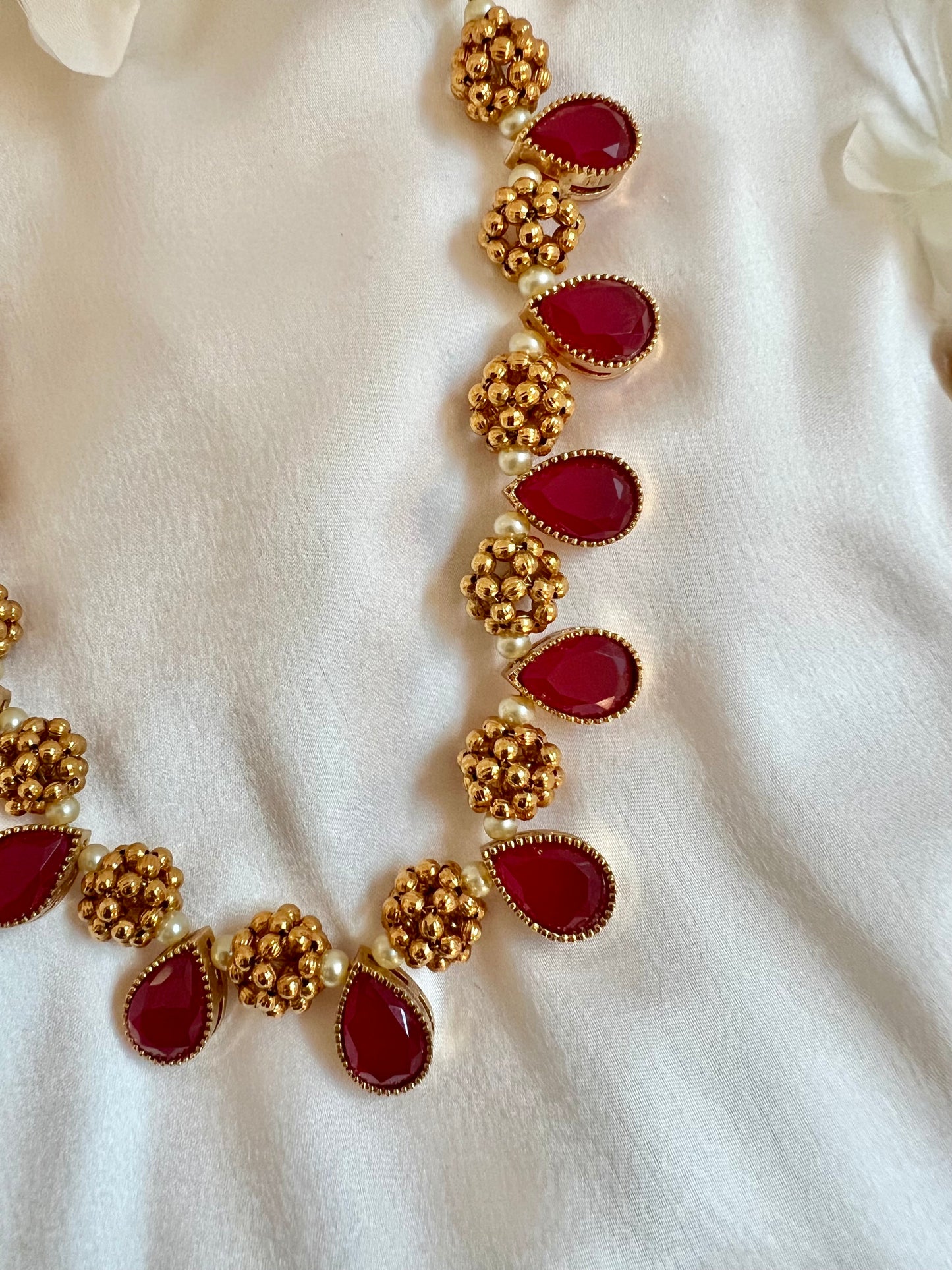 MEENA - Short chain rubygold necklace with matching earrings N3008