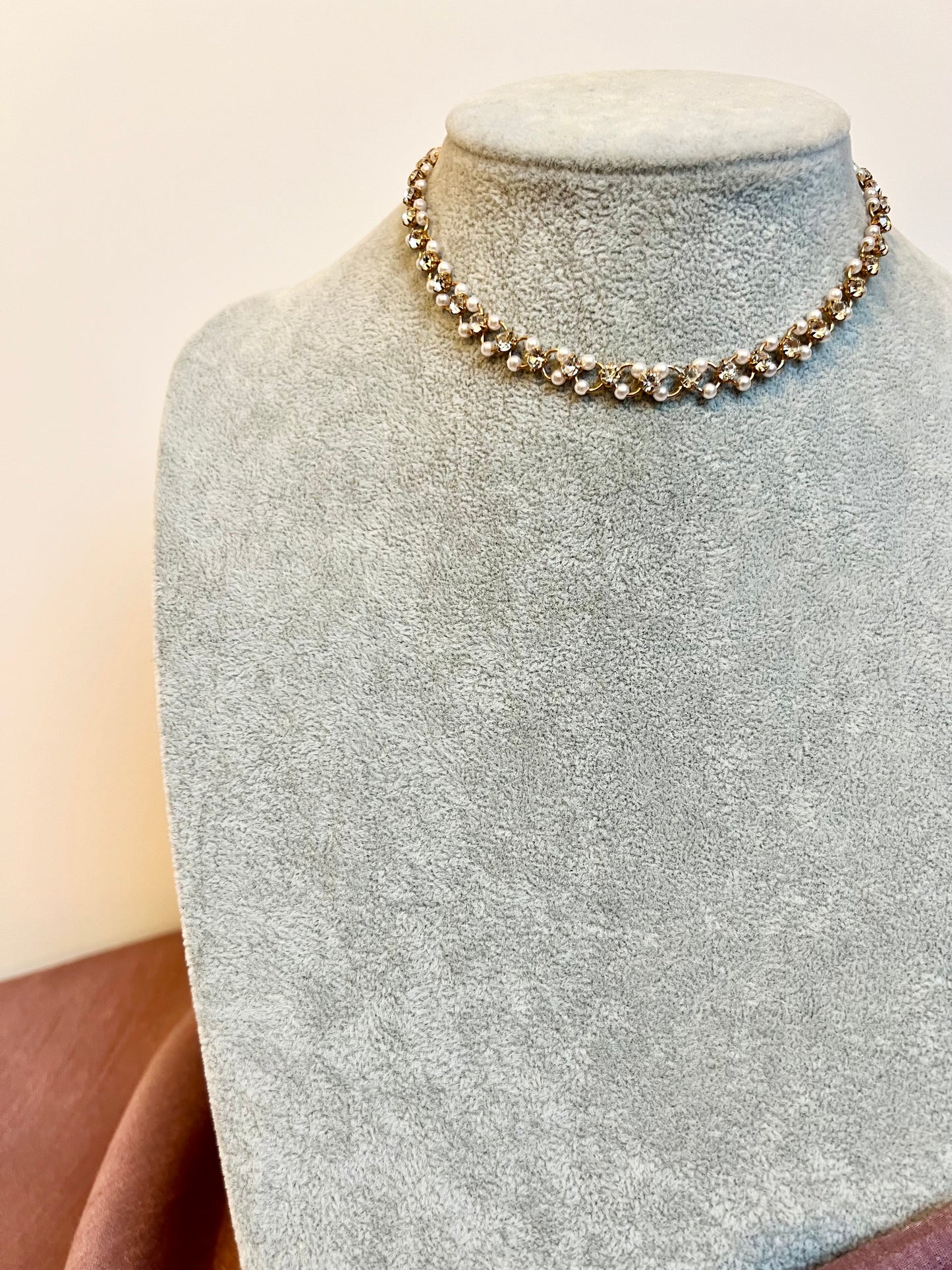 RUVINA - simple short chain pearl stone golden necklace N3236