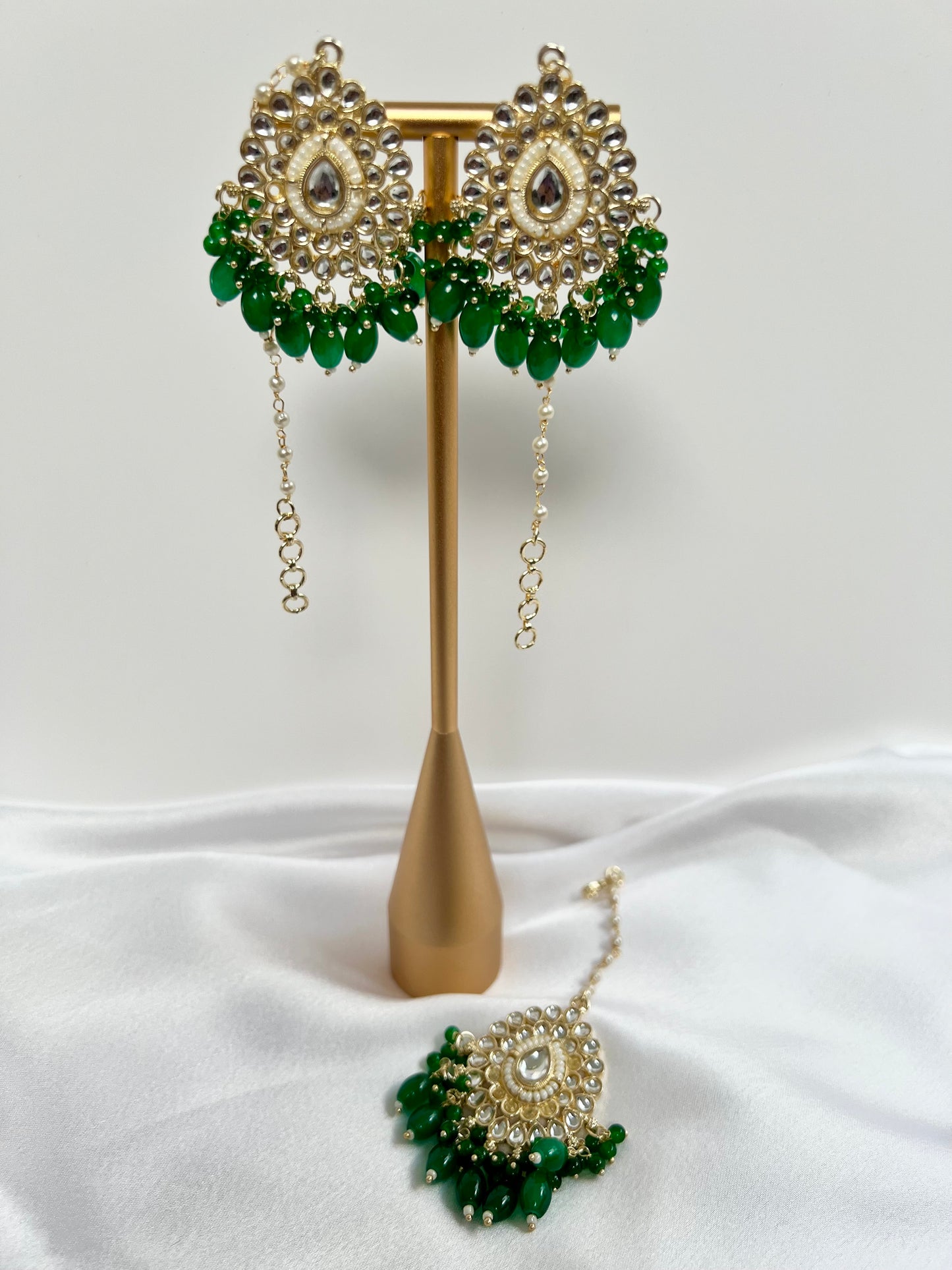 White stoned earring and tikka set in forest green ET3005