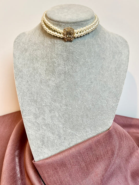 LALISA - short choker pearl necklace with white stones N3216