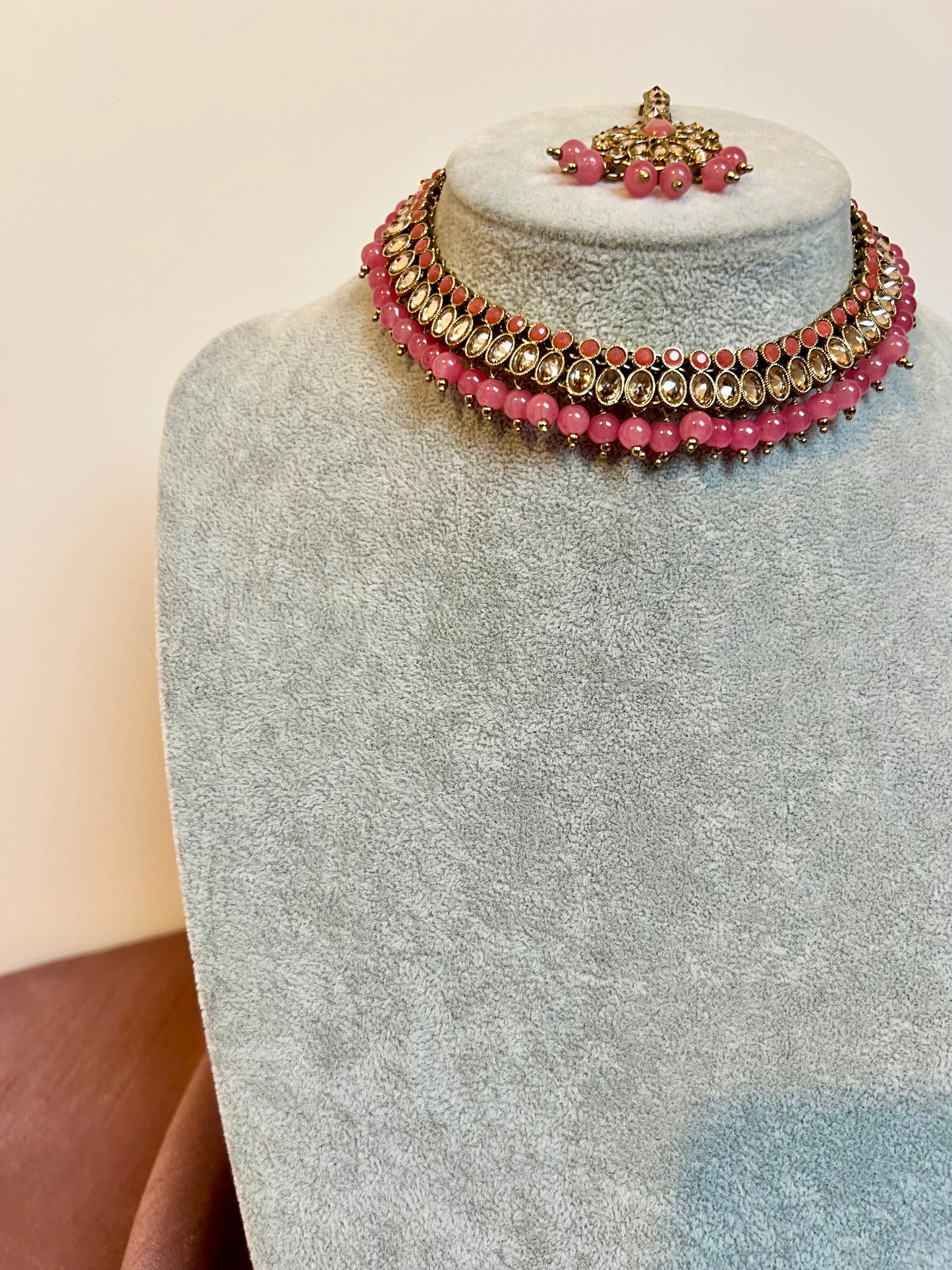 RAKSHITHA - Pink short mehndi plated necklace with matching earrings N3178