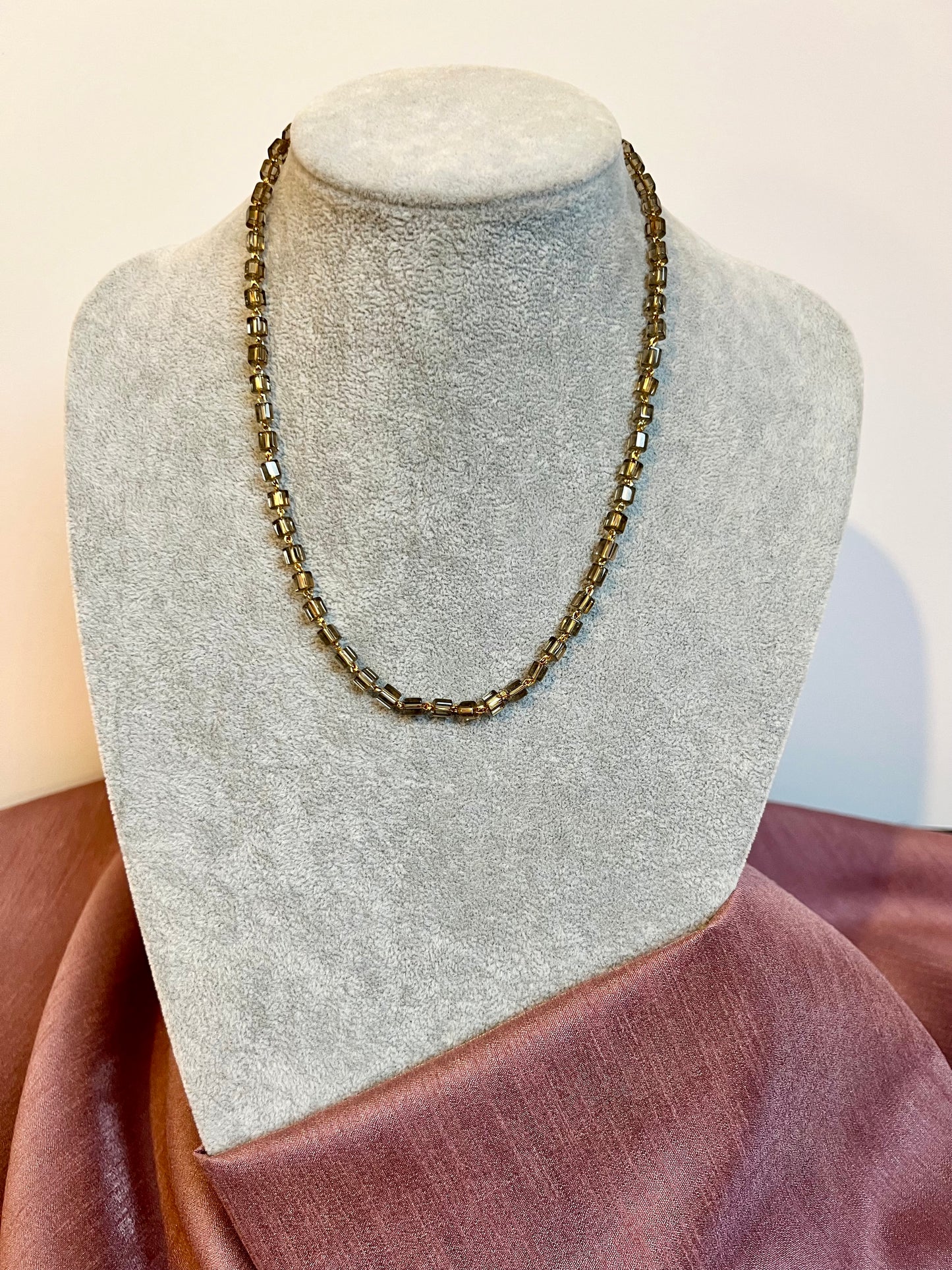 KABILA - Simple grey squared beads with a golden short chain N3233