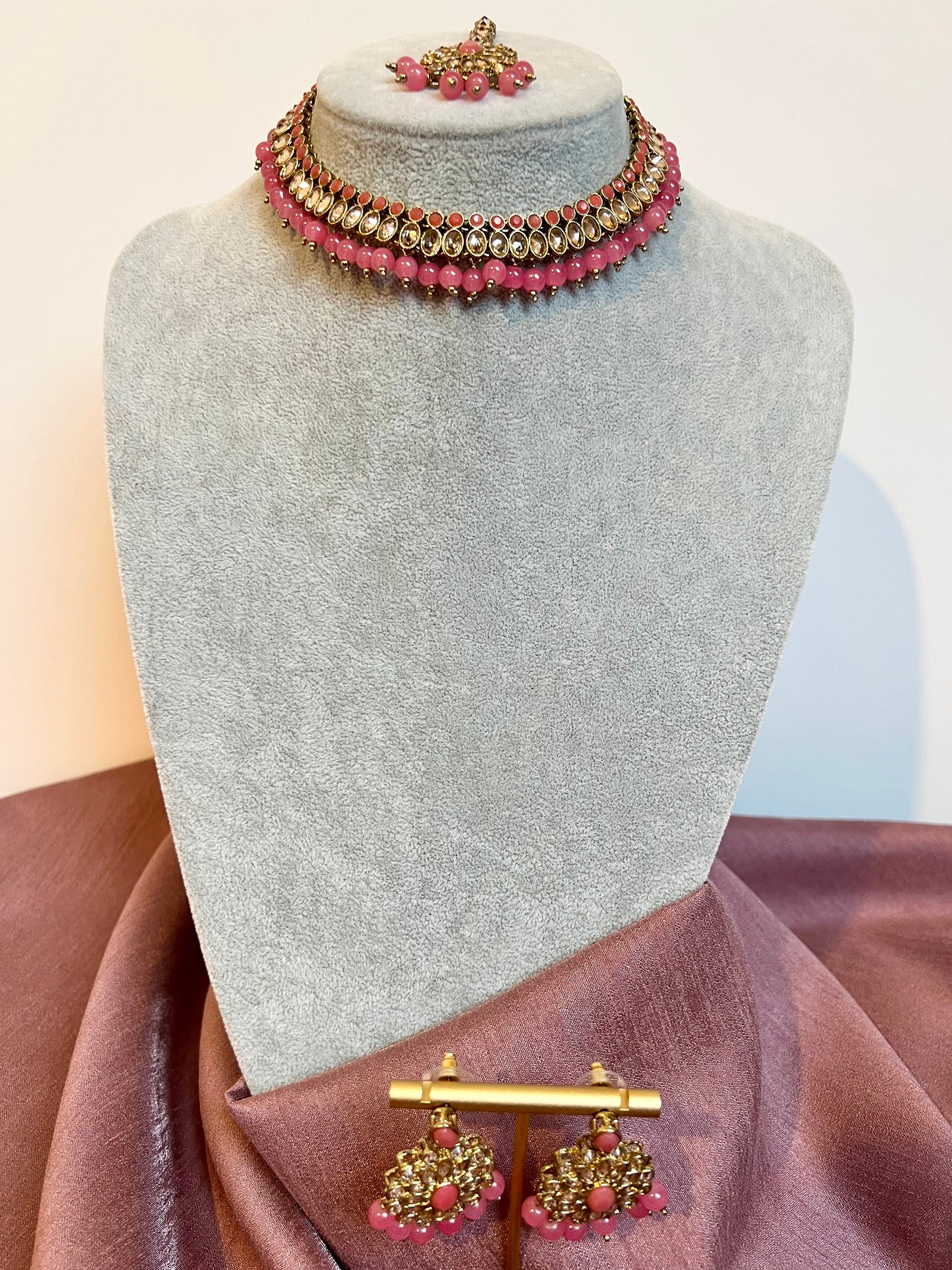 RAKSHITHA - Pink short mehndi plated necklace with matching earrings N3178