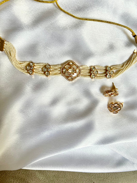 Mother of pearl kundan stone choker in rose gold plating, with matching stud earrings N3280