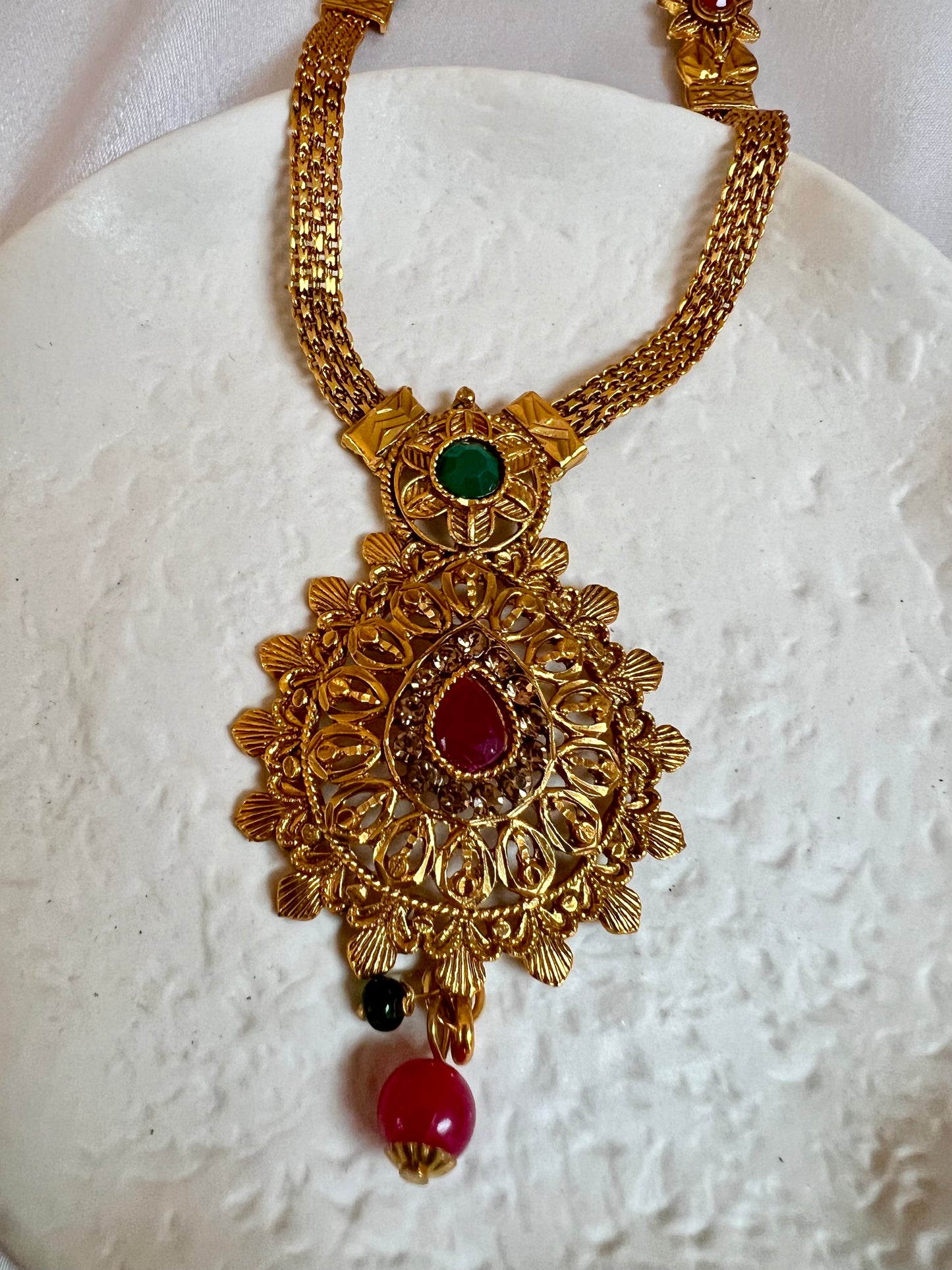 THAVEENA - long golden antique style necklace N3242
