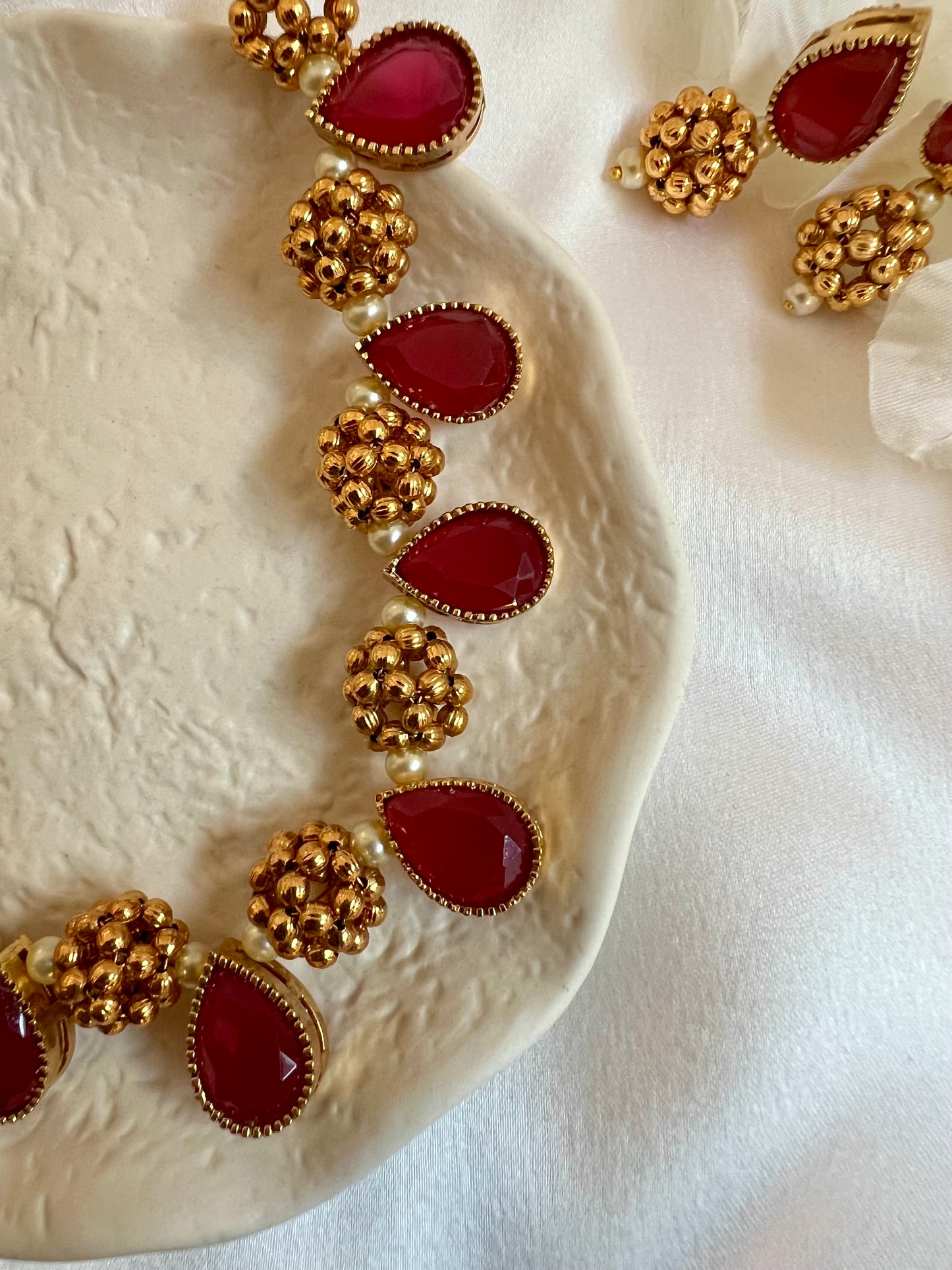 MEENA - Short chain rubygold necklace with matching earrings N3008