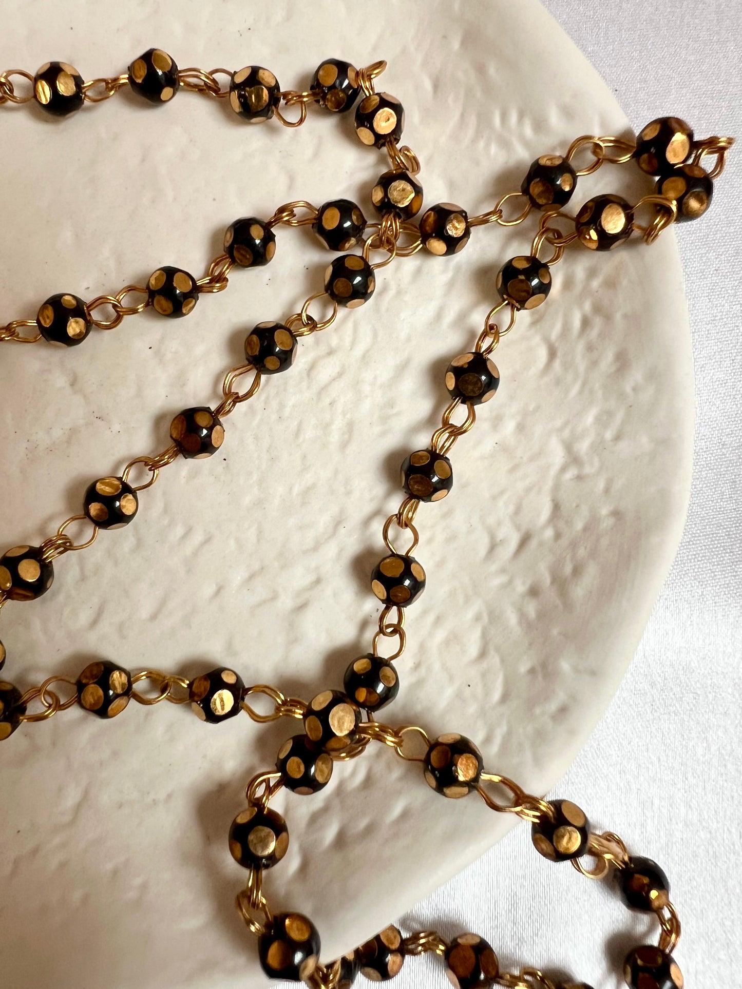 SHABI - Simple long black and gold ball chain N3222