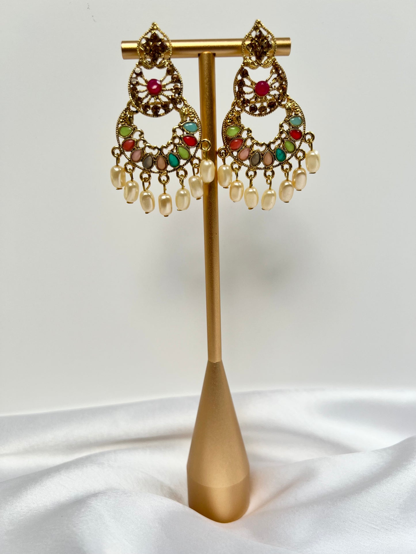 Gold long champagne stoned multicoloured earrings with pearls E3075