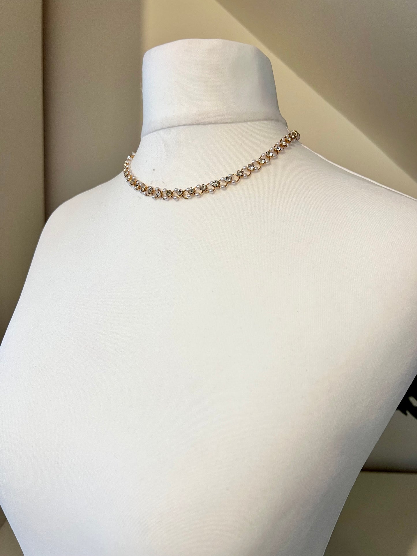 RUVINA - simple short chain pearl stone golden necklace N3236
