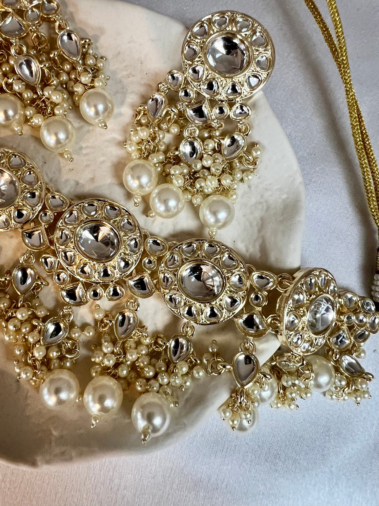 JASVIE - White kundan stoned pearl necklace in white gold N3198