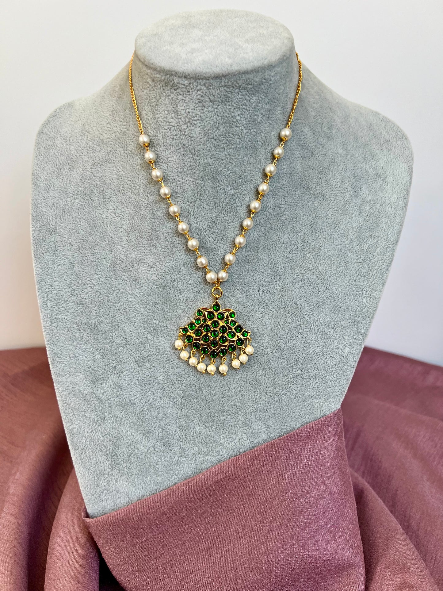 ISHWARI - Simple kemp stone necklace with pearls and matching studs N3127