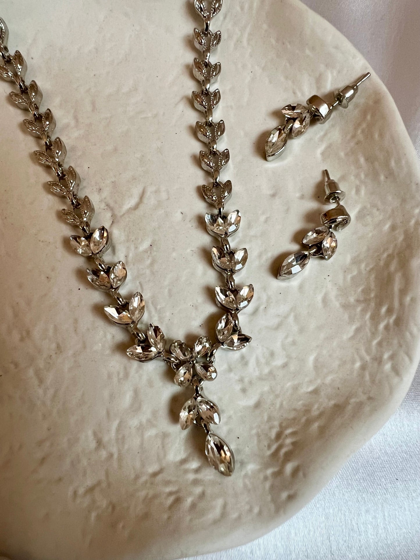 ANANIGA - Simple short antique silver necklace set with earrings N3240