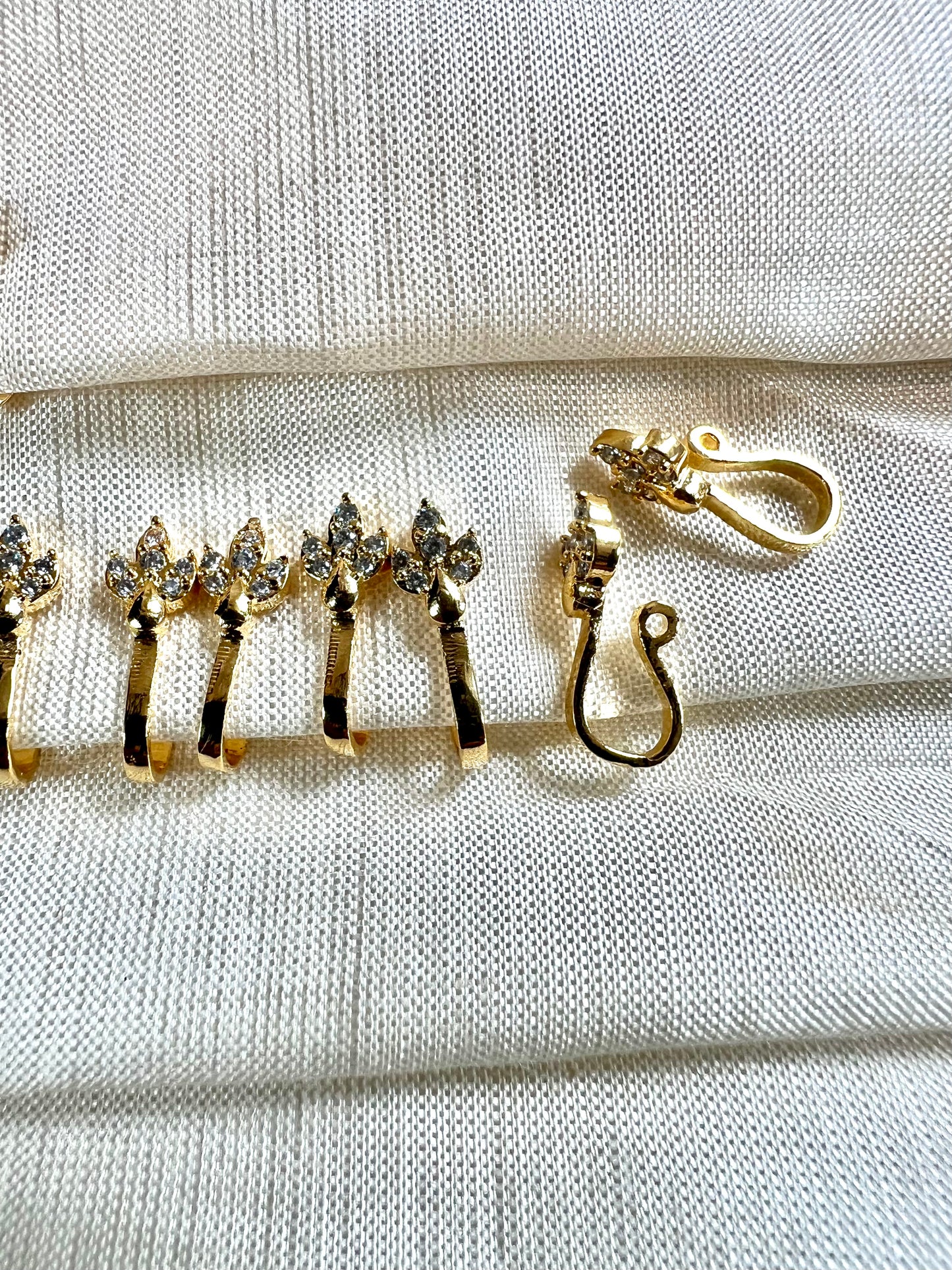 Classic simple Cz stoned gold plated press in nosering NR3074