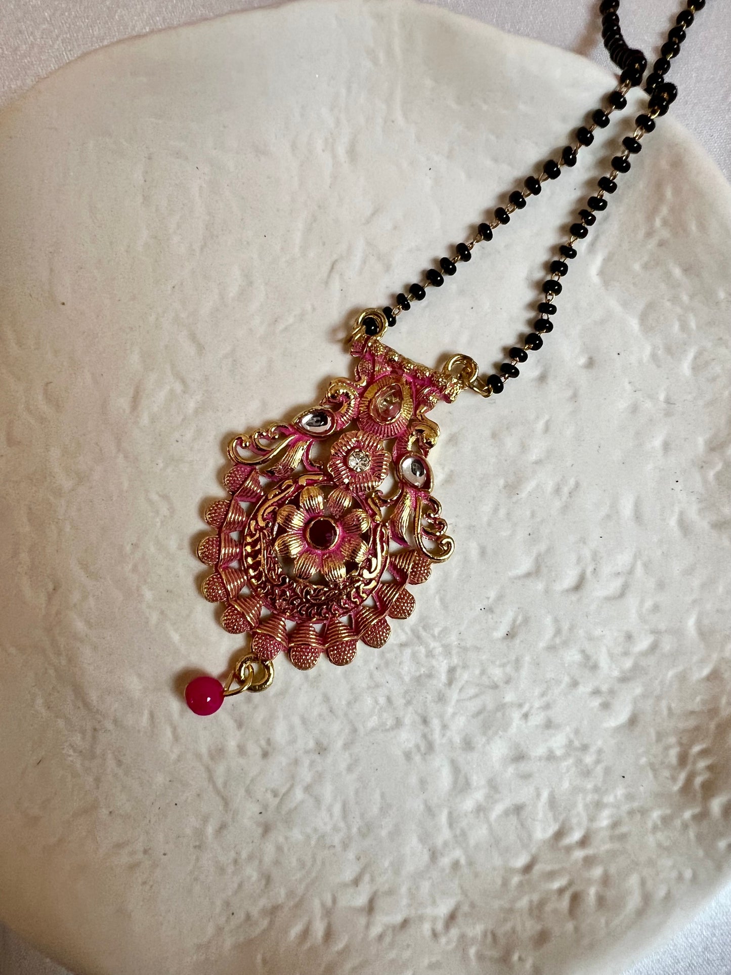 BHAVANA - simple black beaded chain with pendant N3230