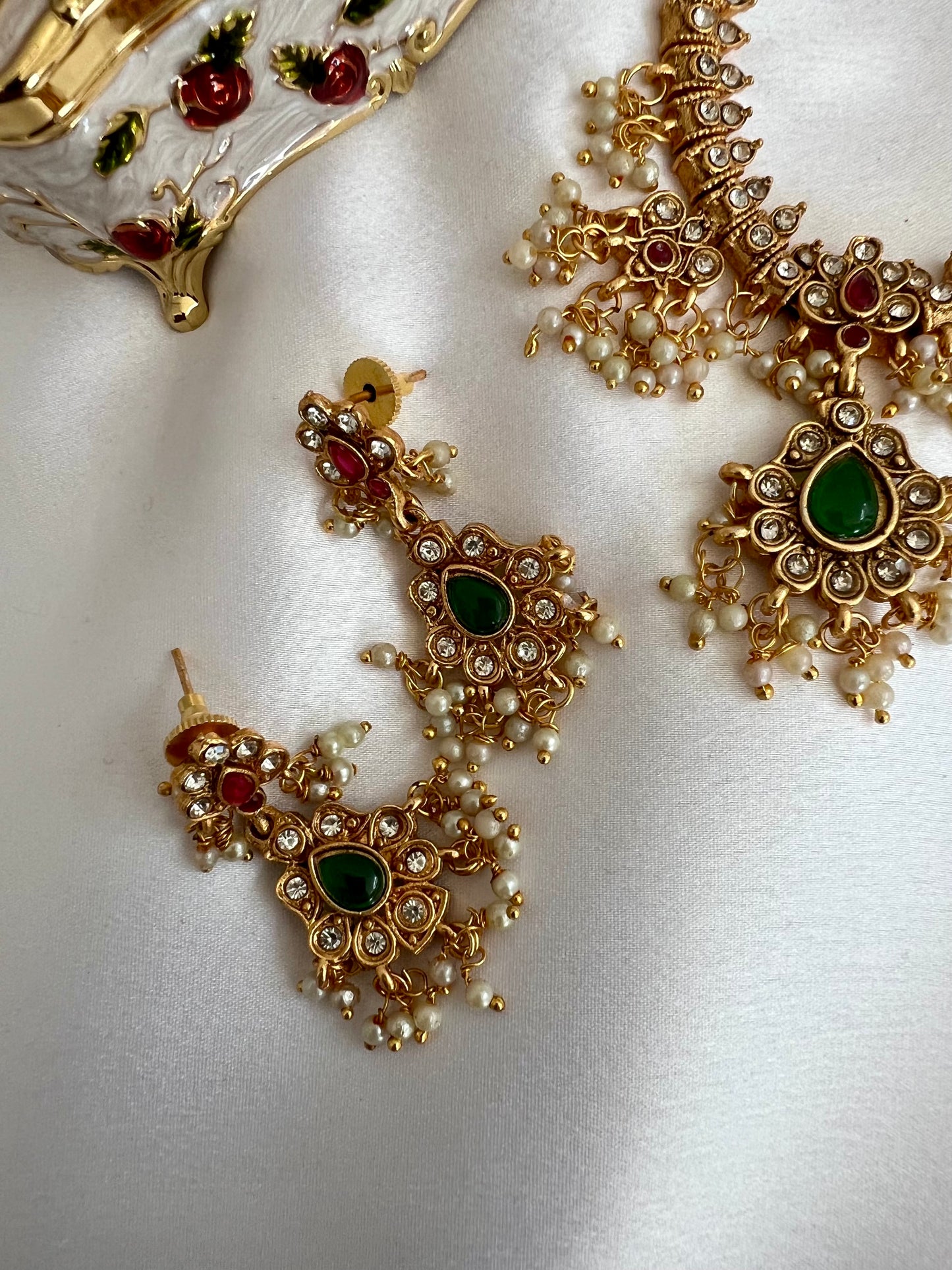 ARUVI - Guttapusalu small choker necklace in rubygreen stones with matching earrings N3081