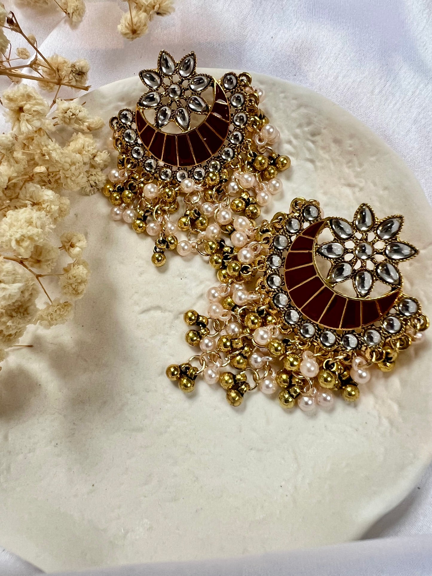 Flat red painted white stone pearl earrings E3044