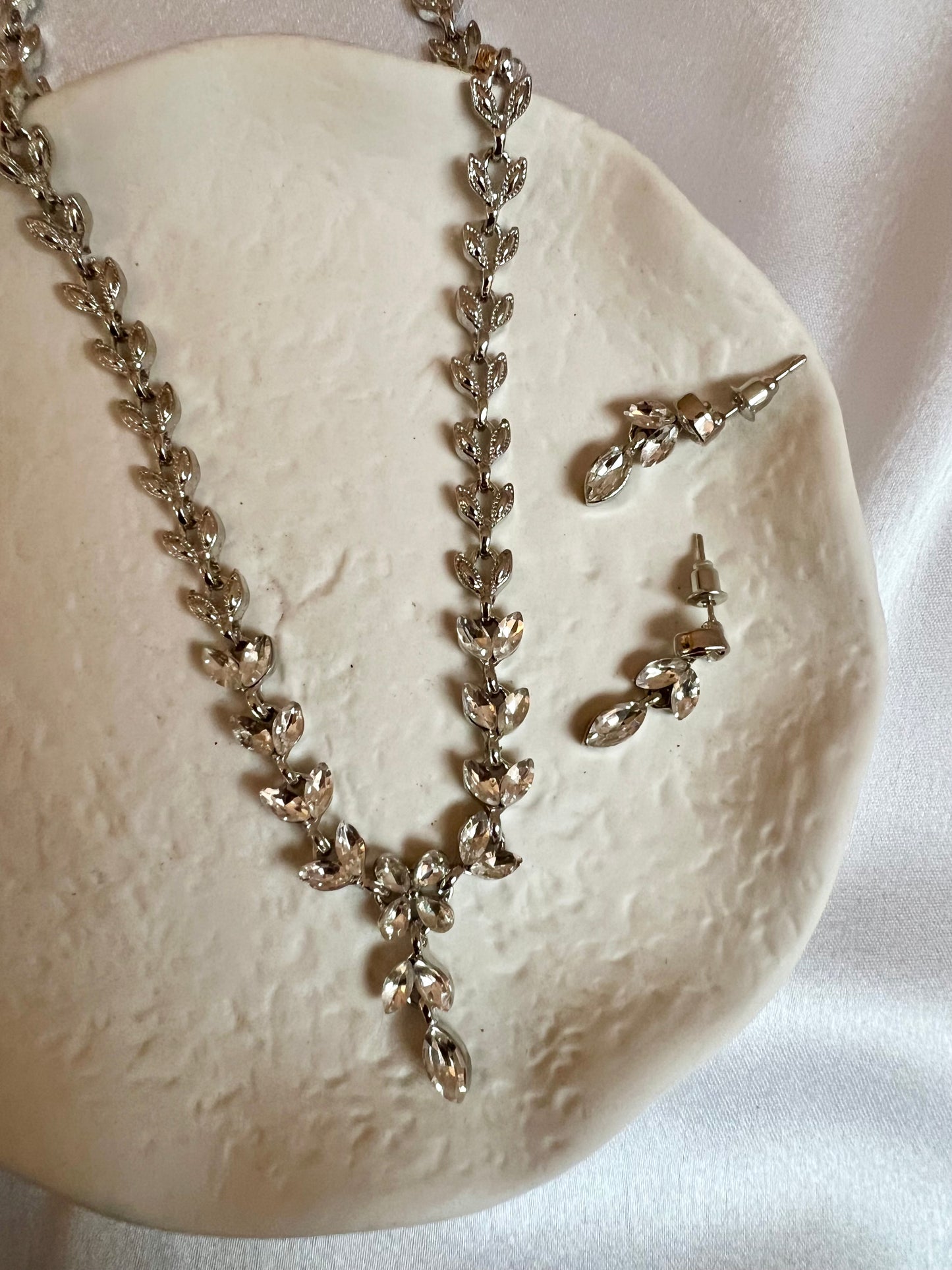 ANANIGA - Simple short antique silver necklace set with earrings N3240