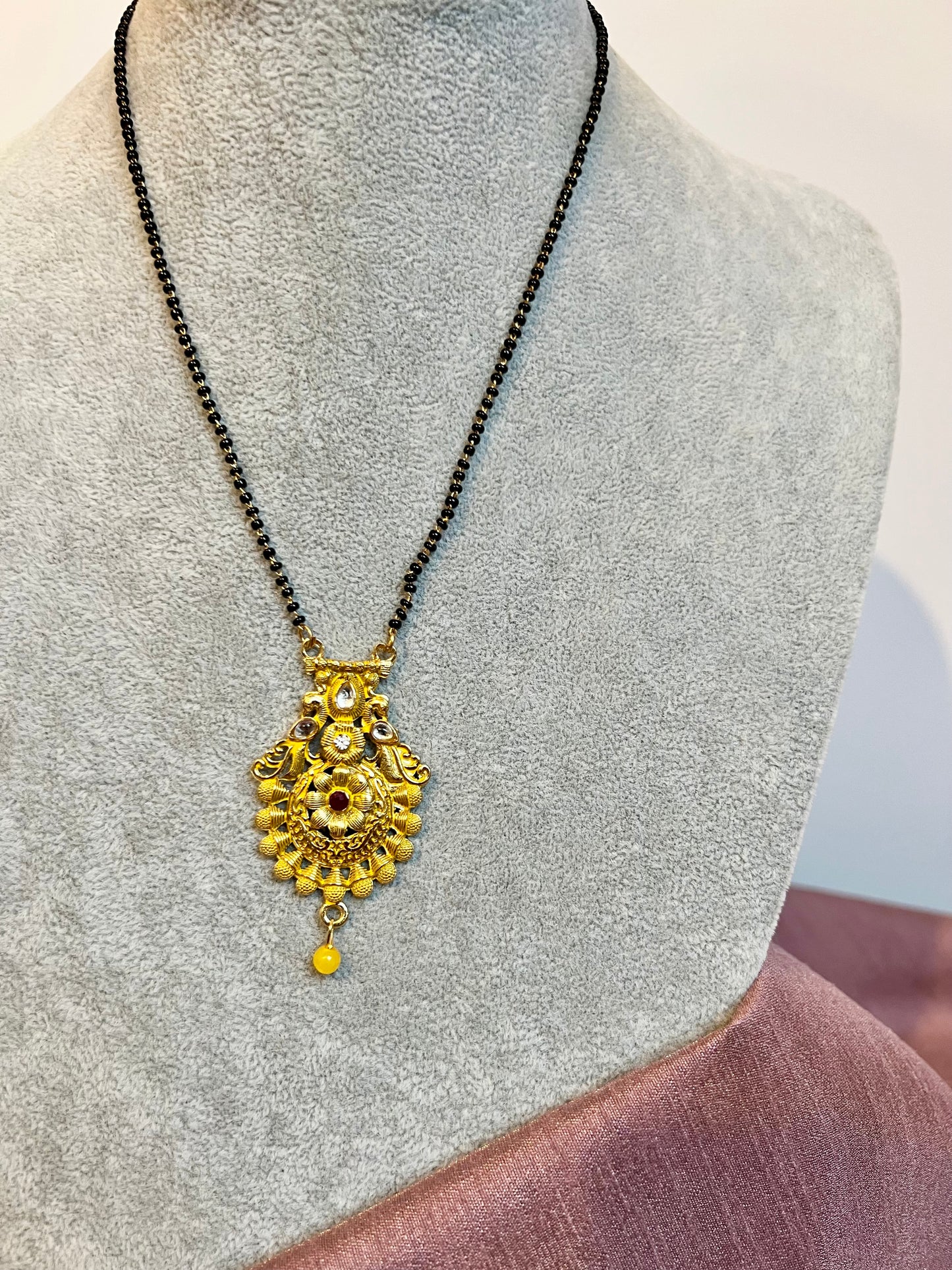 BHAVANA - simple black beaded chain with pendant N3230