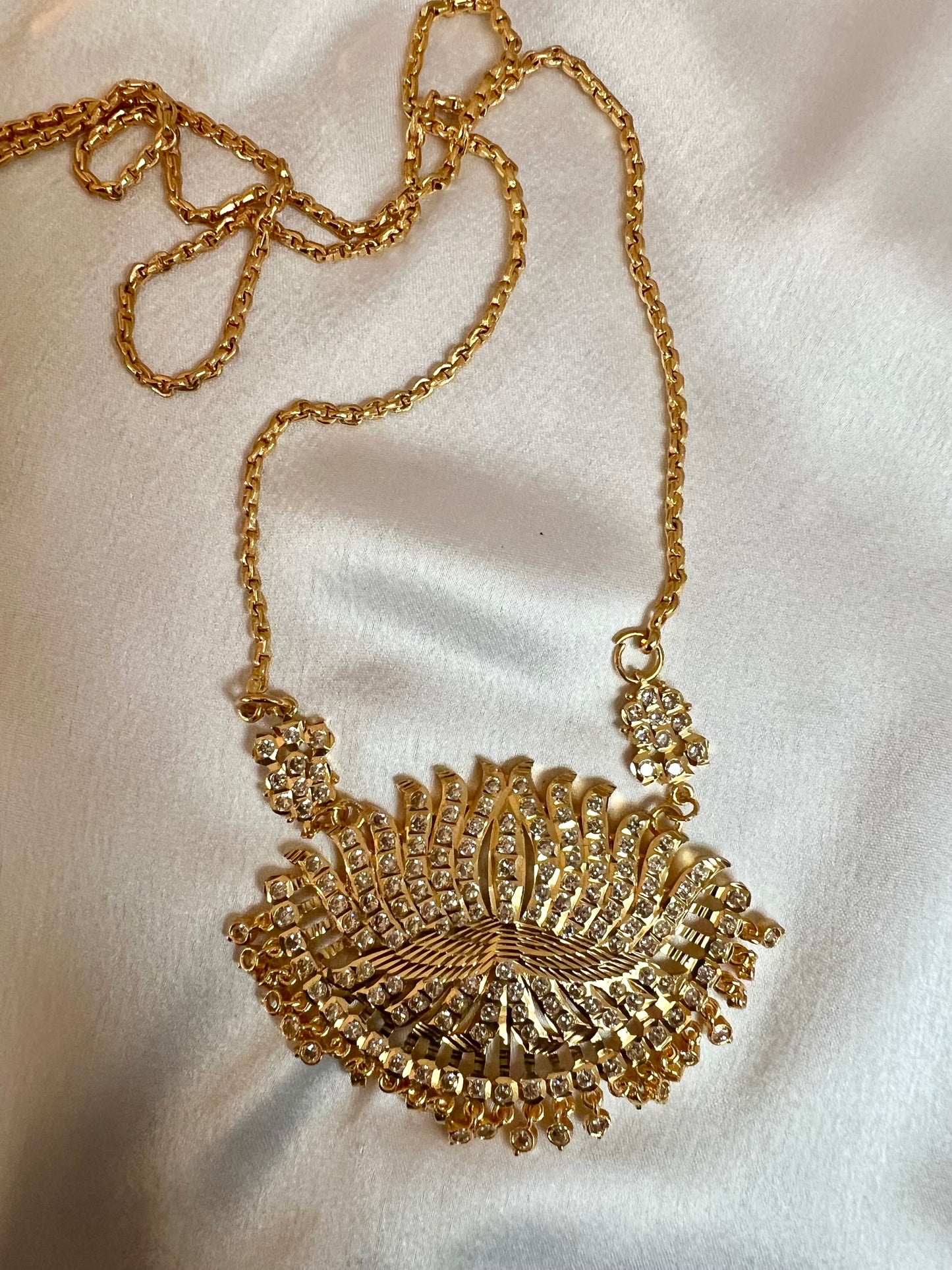 VAISHU - Long pathakam necklace in white stones N3179