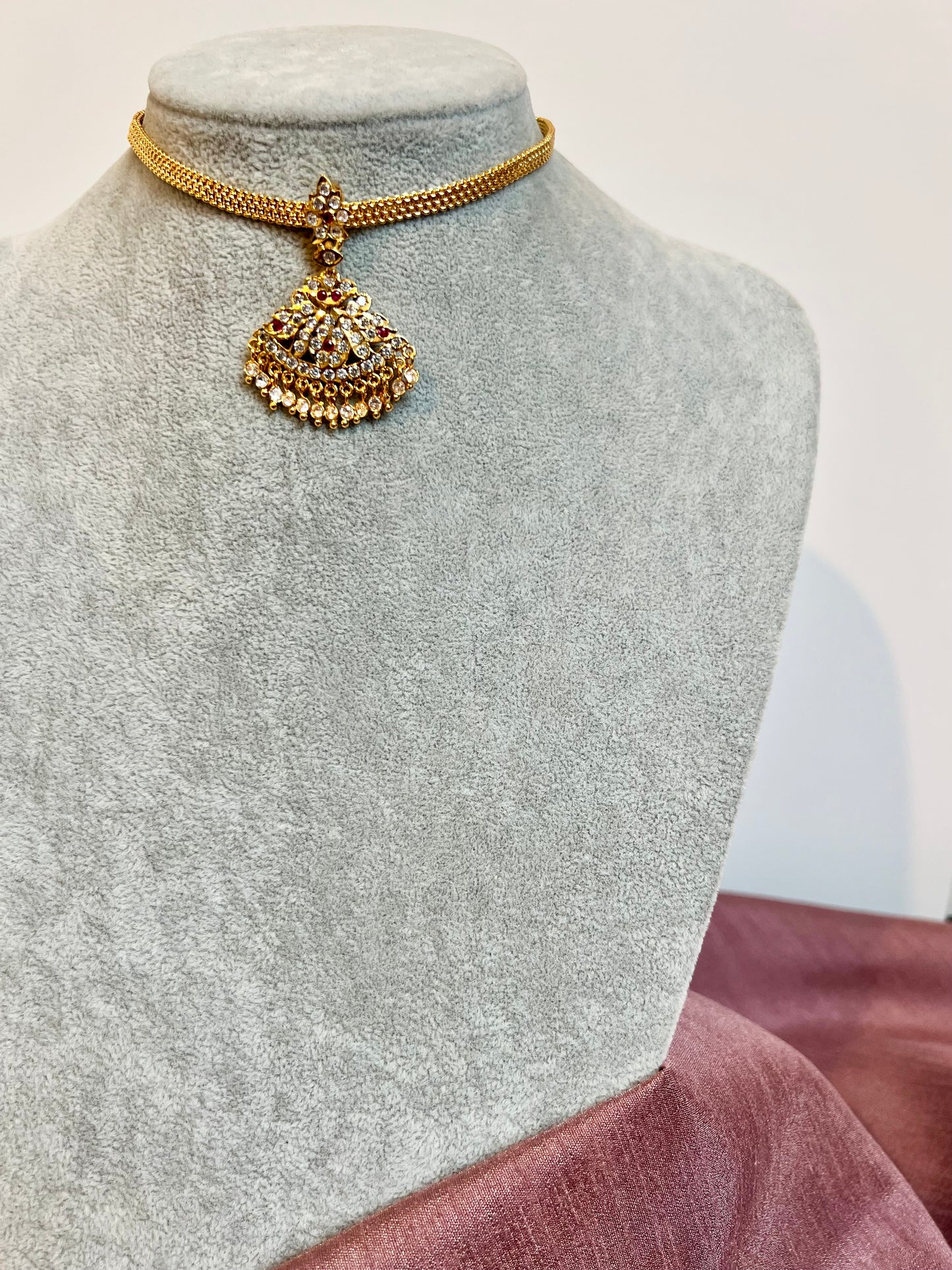 SAUNDRIA - Short impon ruby white stoned necklace N3214