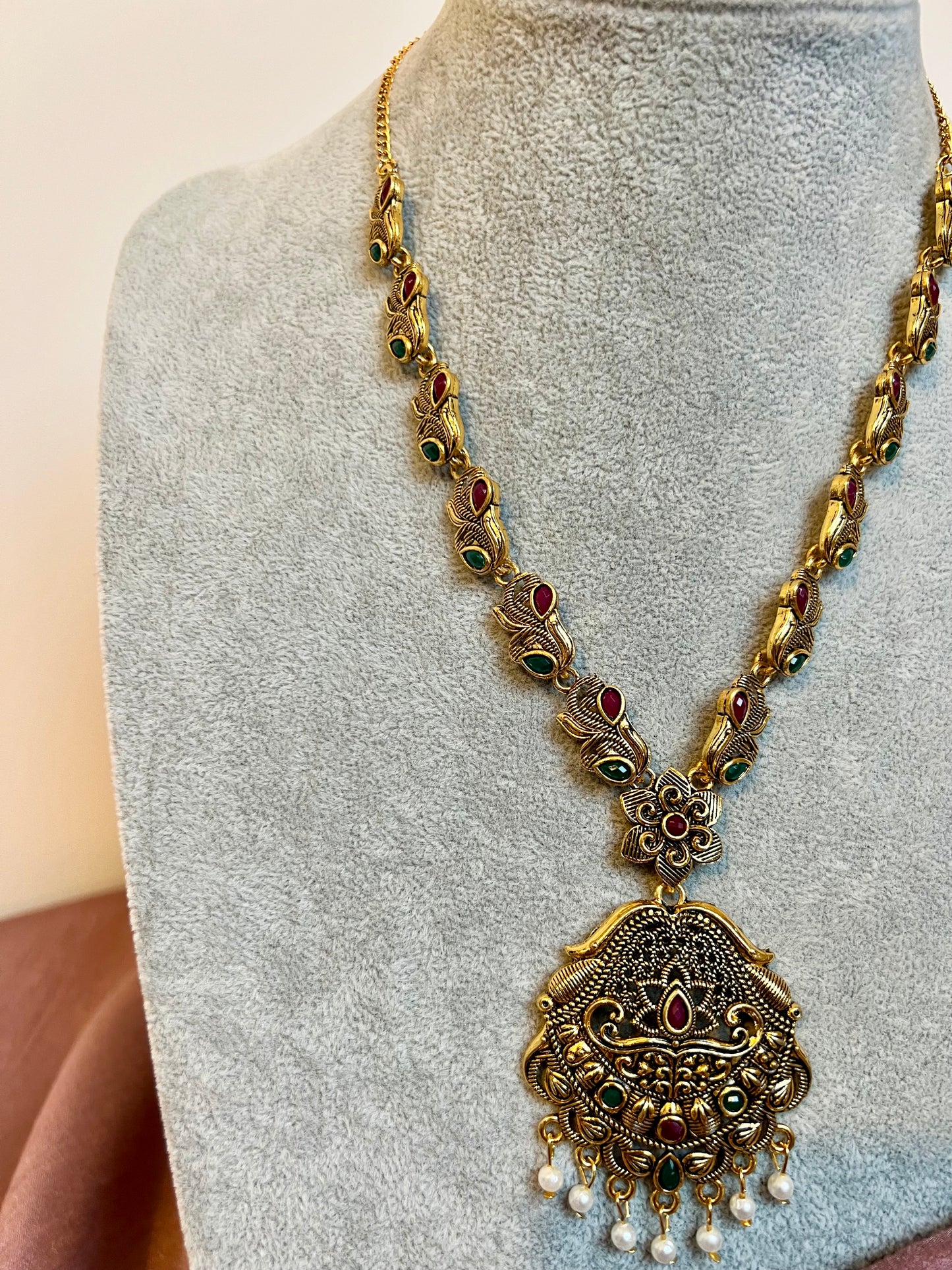 SUSHMITHA - Simple antique gold ruby green stones necklace with pearls N3234