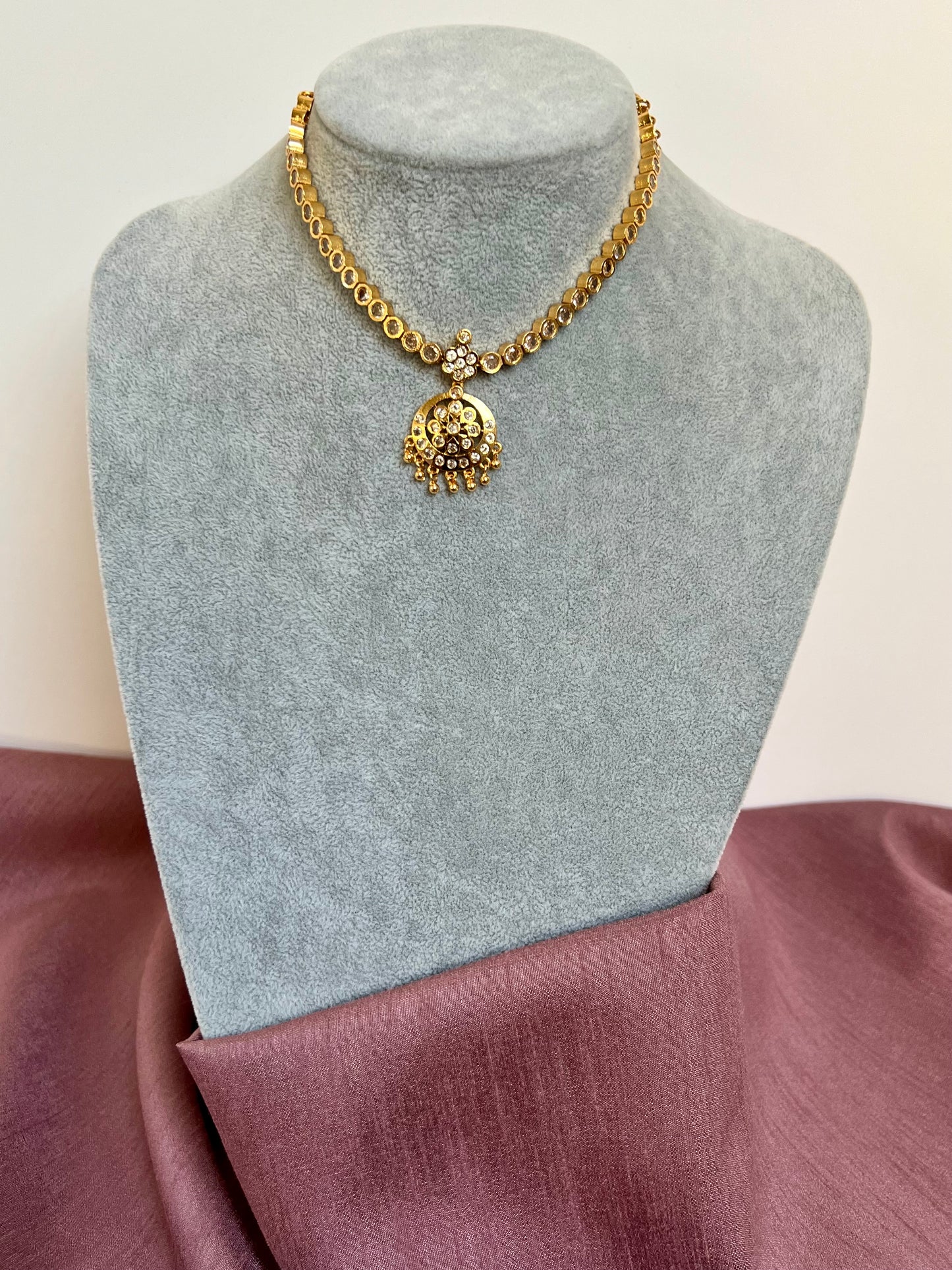 MALIGA - Short golden attigai with white stones N3158